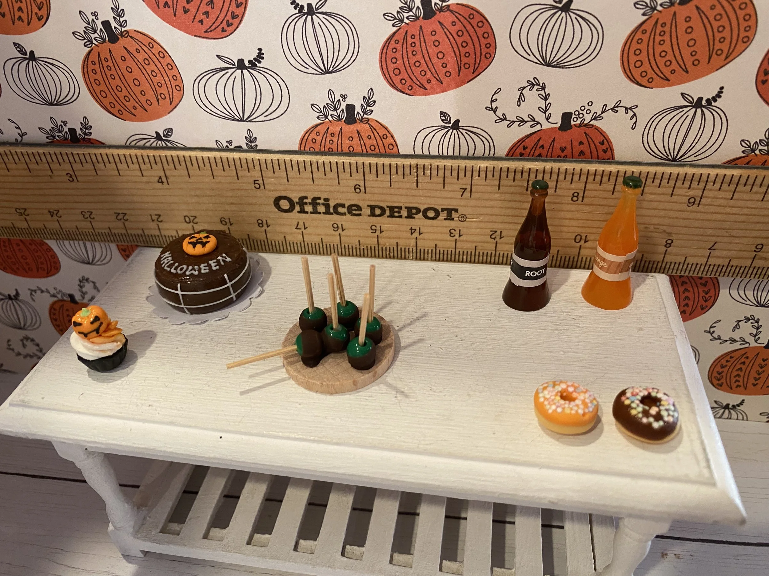 Miniature Halloween Cake, Chocolate Apples, Halloween Soda, Donuts, 1:12