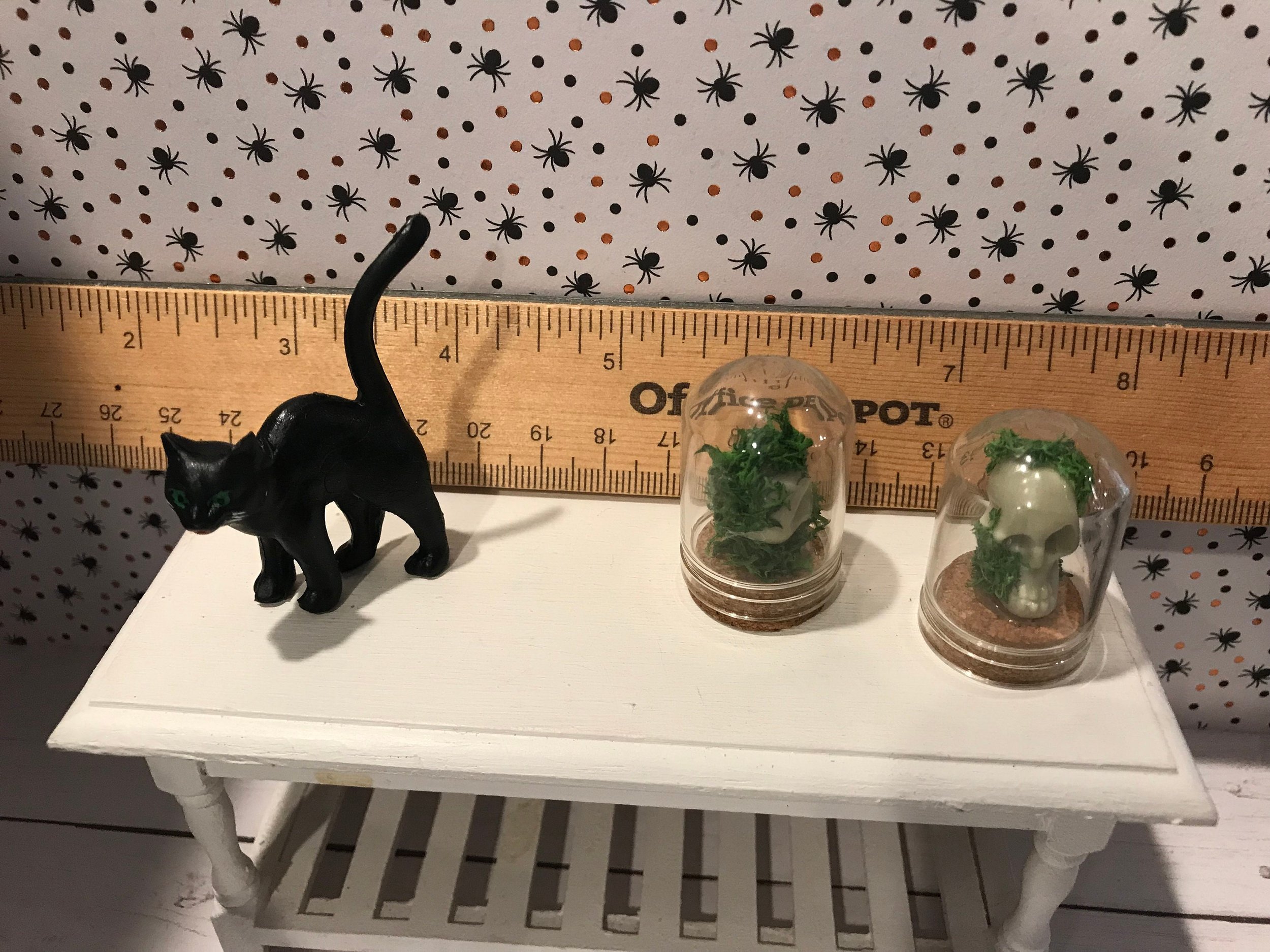 Miniature Cat, Skull in Cloche, 1:12
