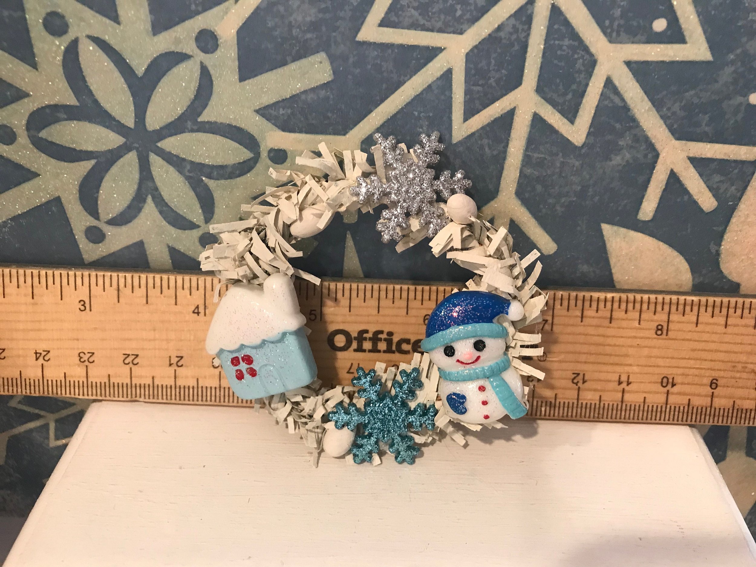 Miniature Snowy Day Wreath, 1:12