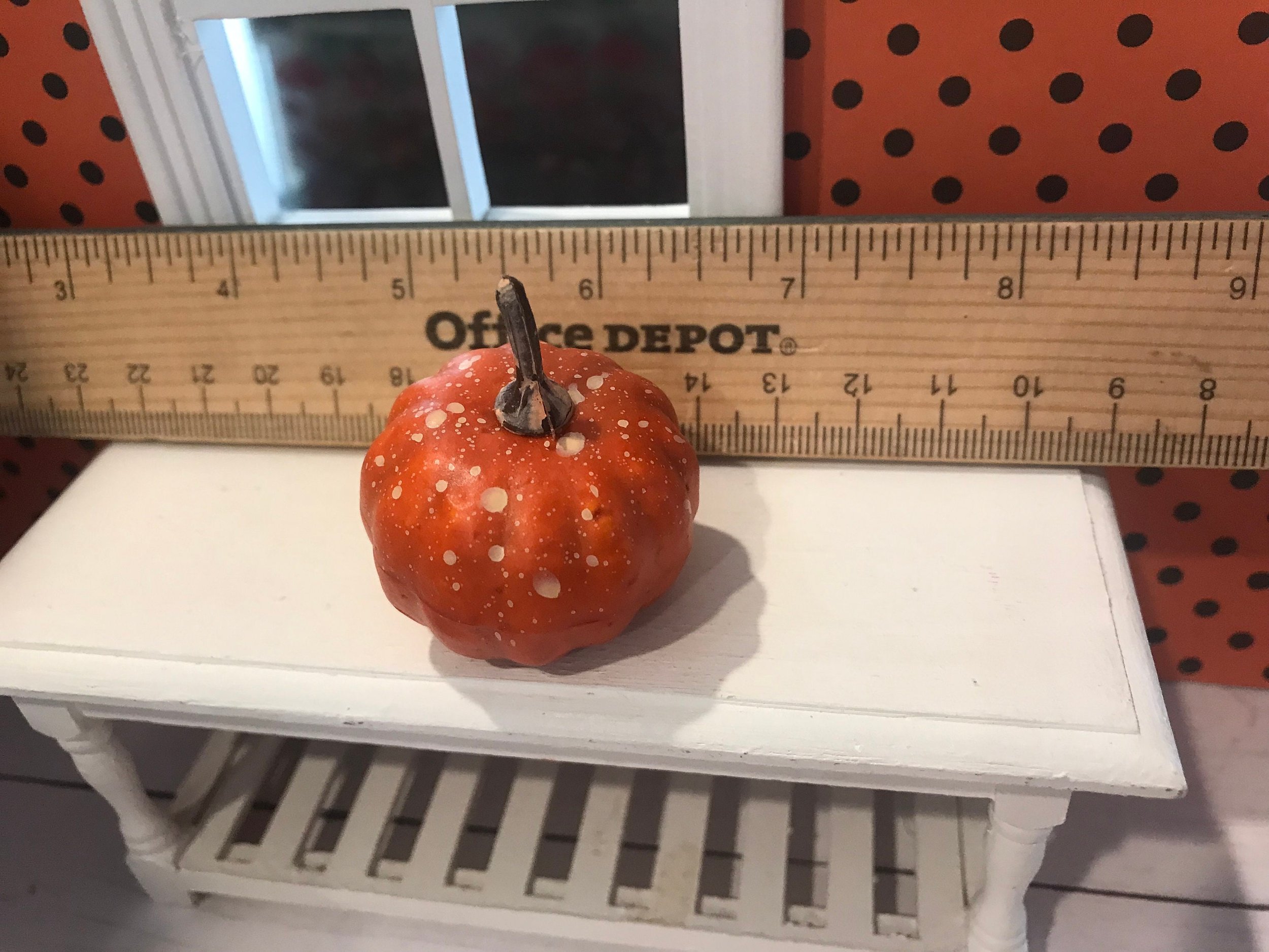 Miniature Orange Large Size Pumpkin, 1:12