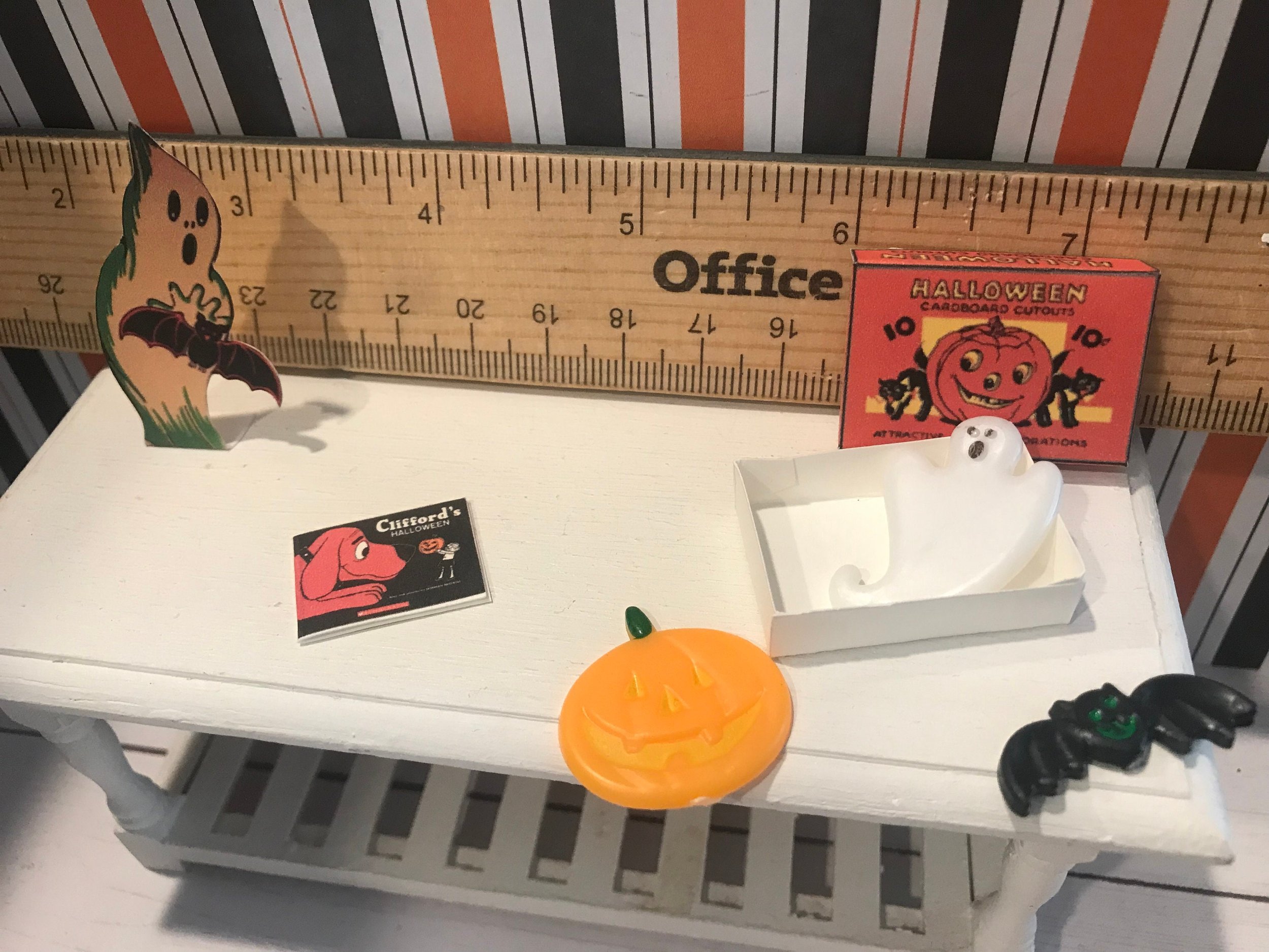 Miniature Halloween Ghost Cut-Out, Halloween Decor, Halloween Book, 1:12