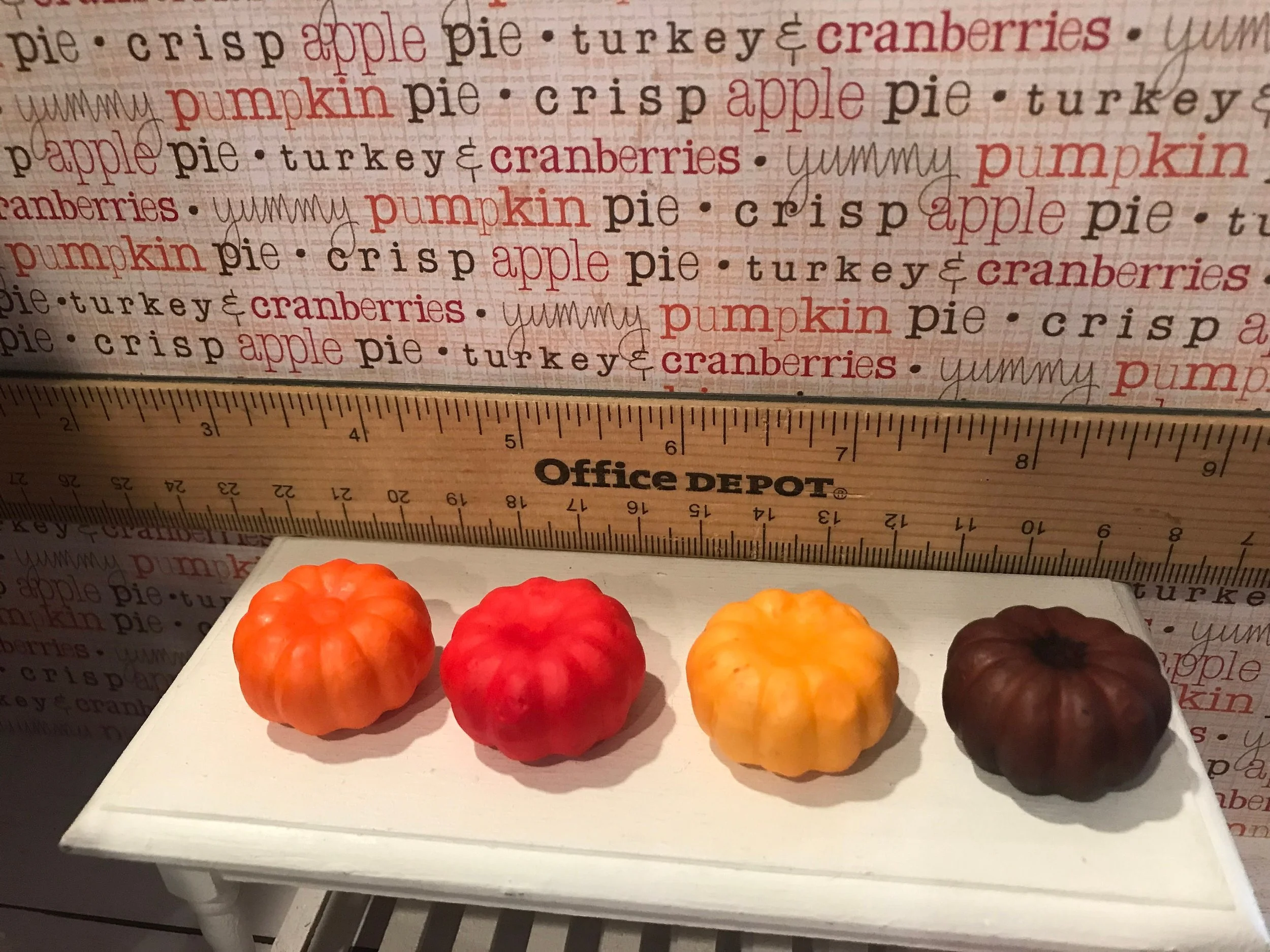 Miniature Thanksgiving Harvest Multi-Color Pumpkins, 1:12