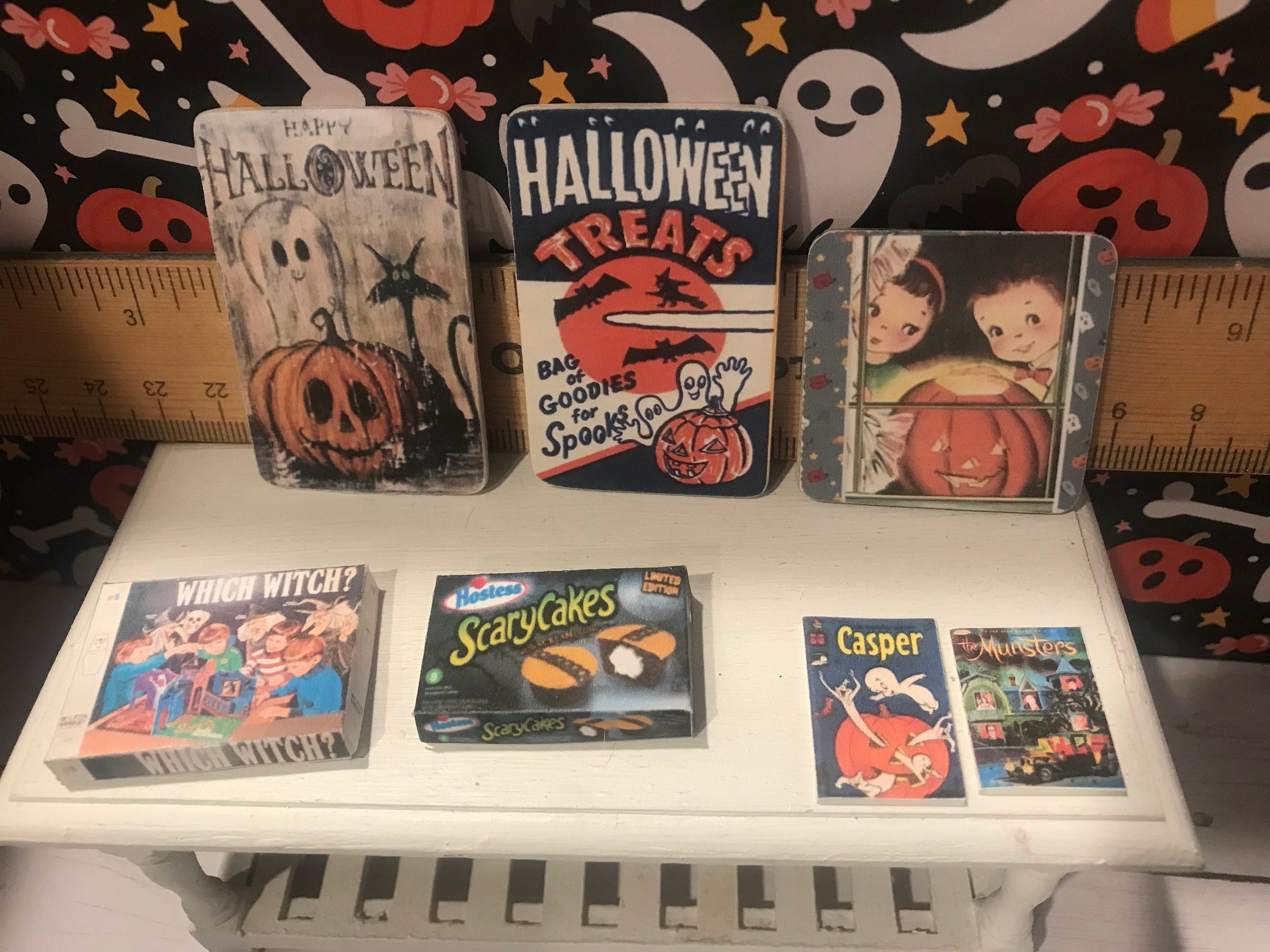 Miniature Halloween Signs Game Box, Snack Cake Box, Comic Books, 1:12