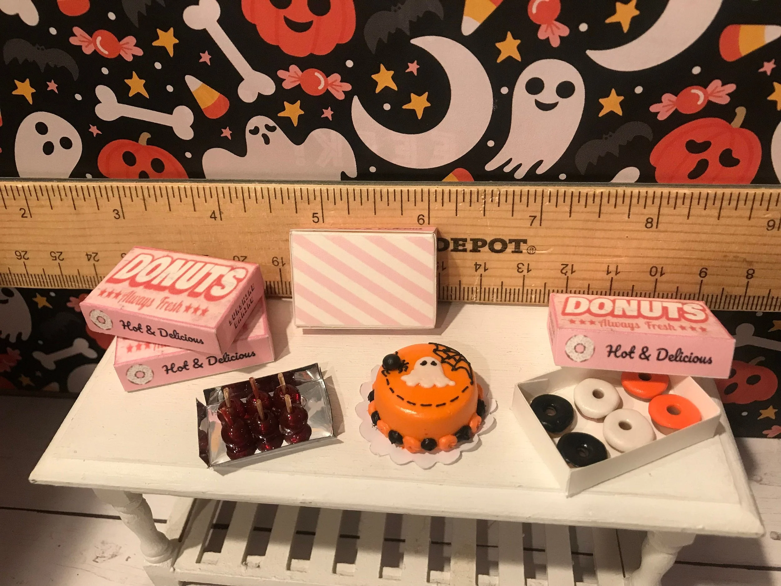 Miniature Halloween Caramel Apple Tray, Cake, Donuts, 1:12