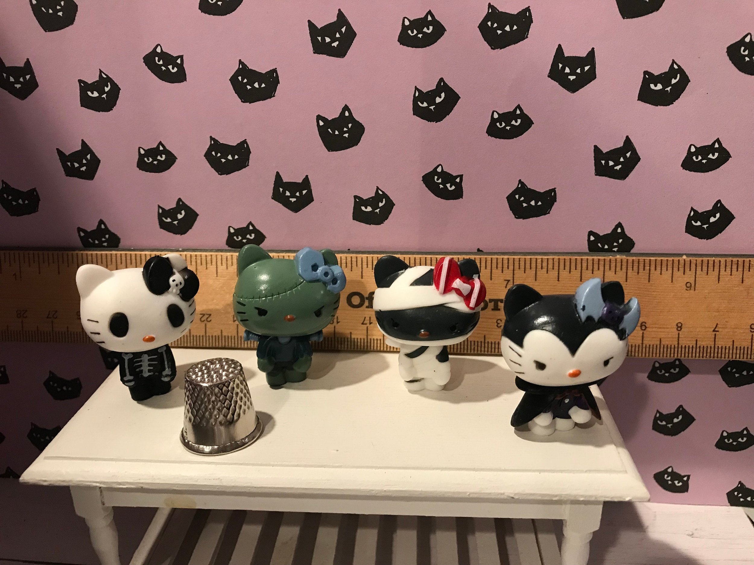 Miniature Halloween Hello Kitty Figures, 1:12