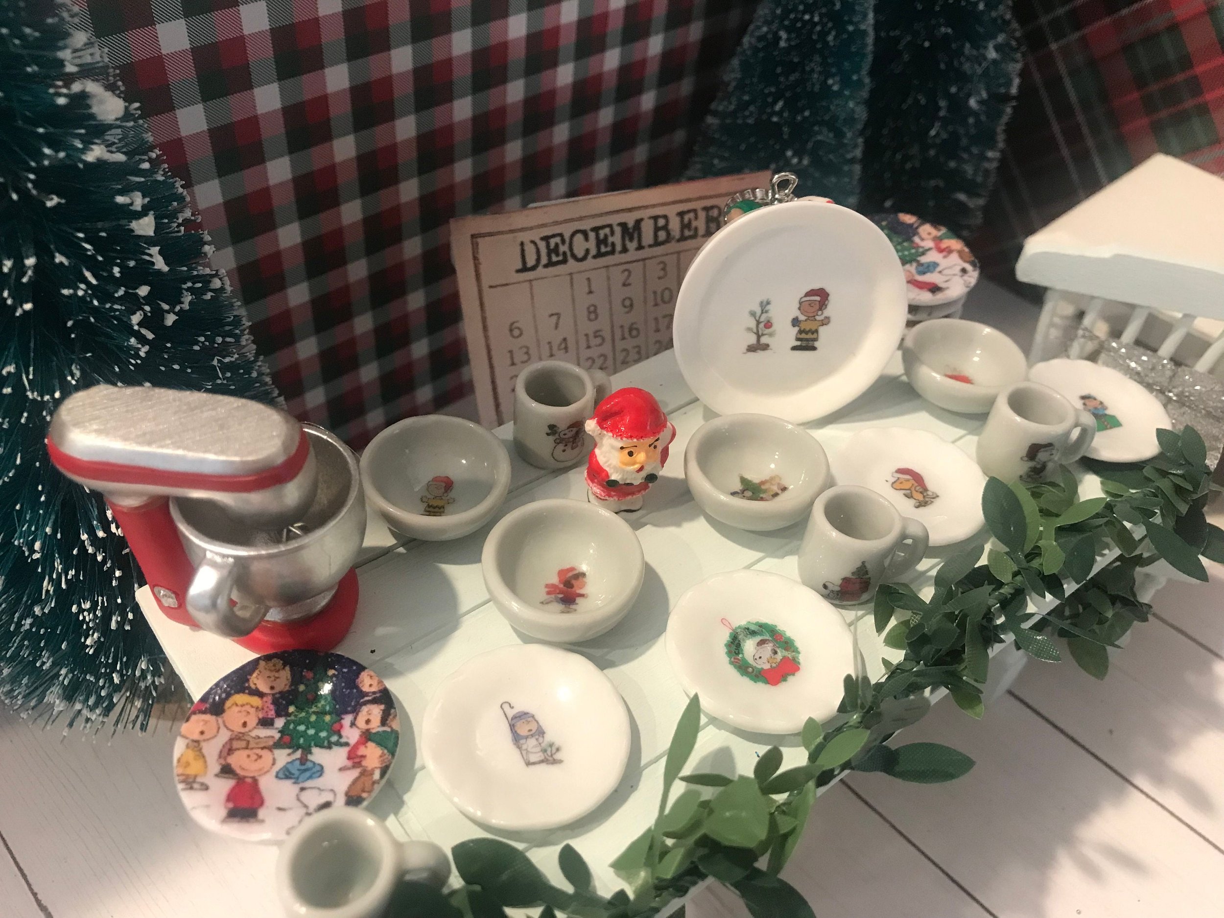 Miniature Peanuts Christmas Plates, Dollhouse Dishes, 1:12