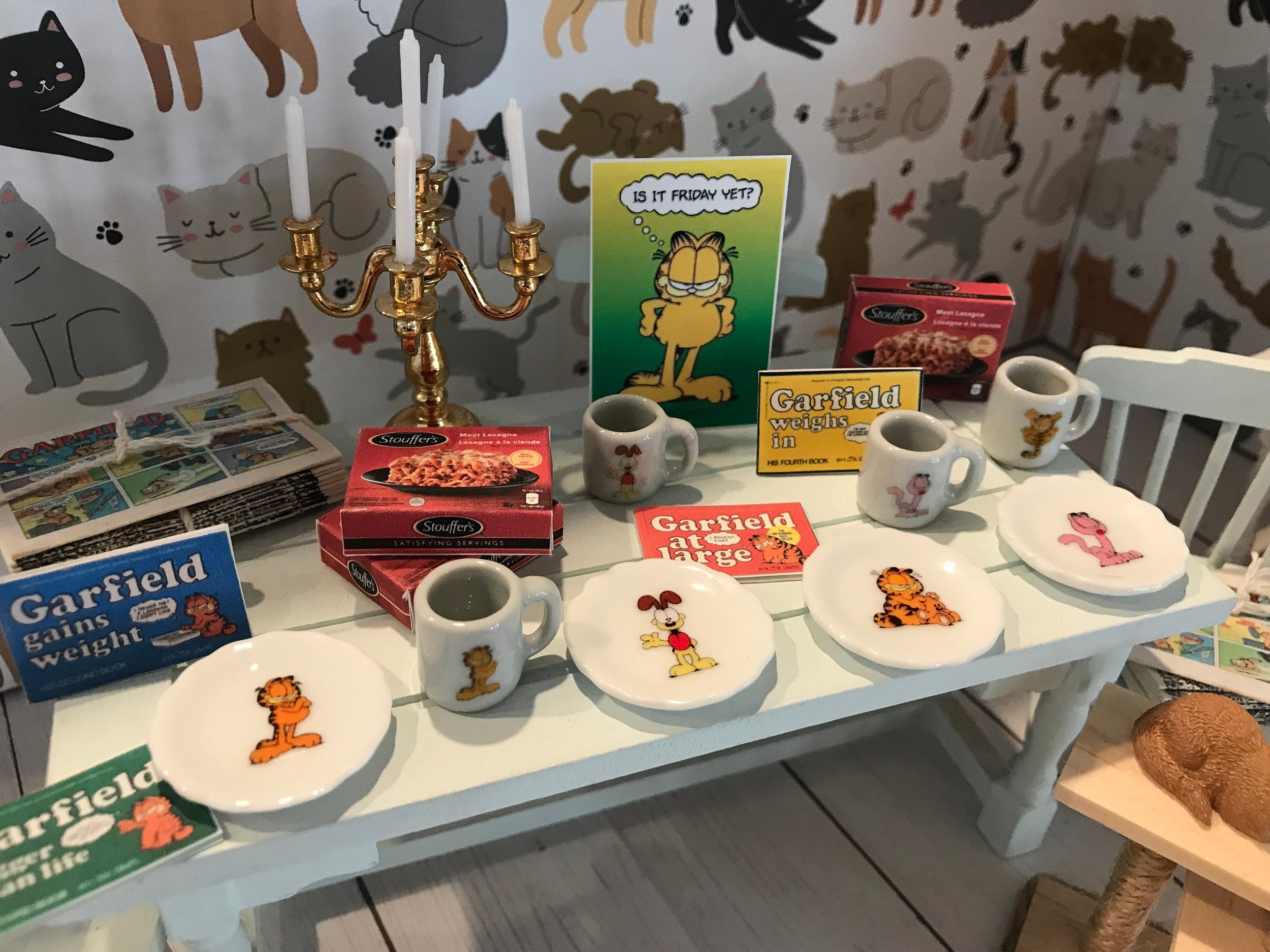 Miniature Garfield Dishes, Cat Tower, Newspaper Funnies & Books, 1:12