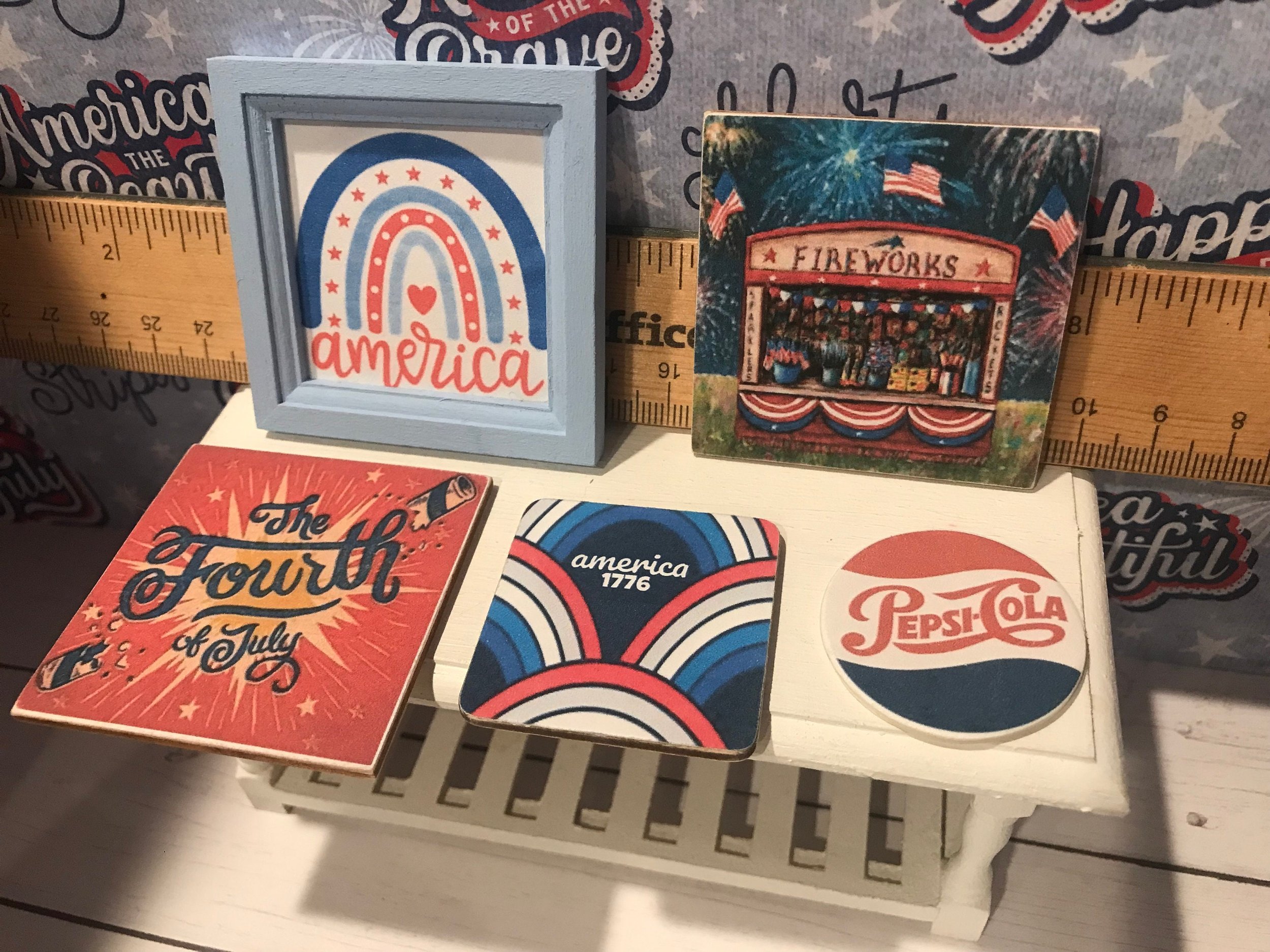 Miniature Fourth of July Wood Signs, 1:12
