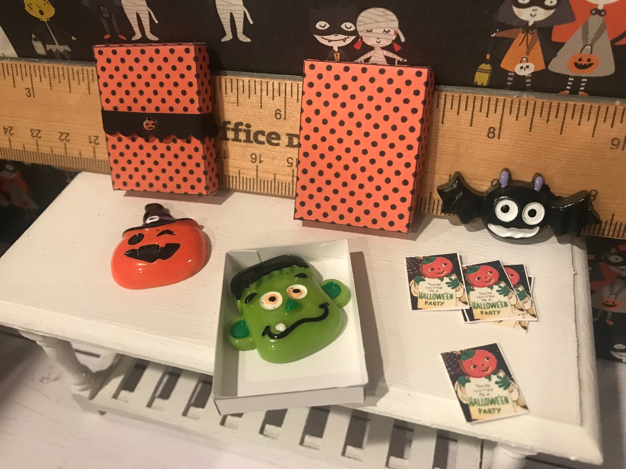 Miniature Halloween Gift Boxes w/Trinket and Bags, 1:12