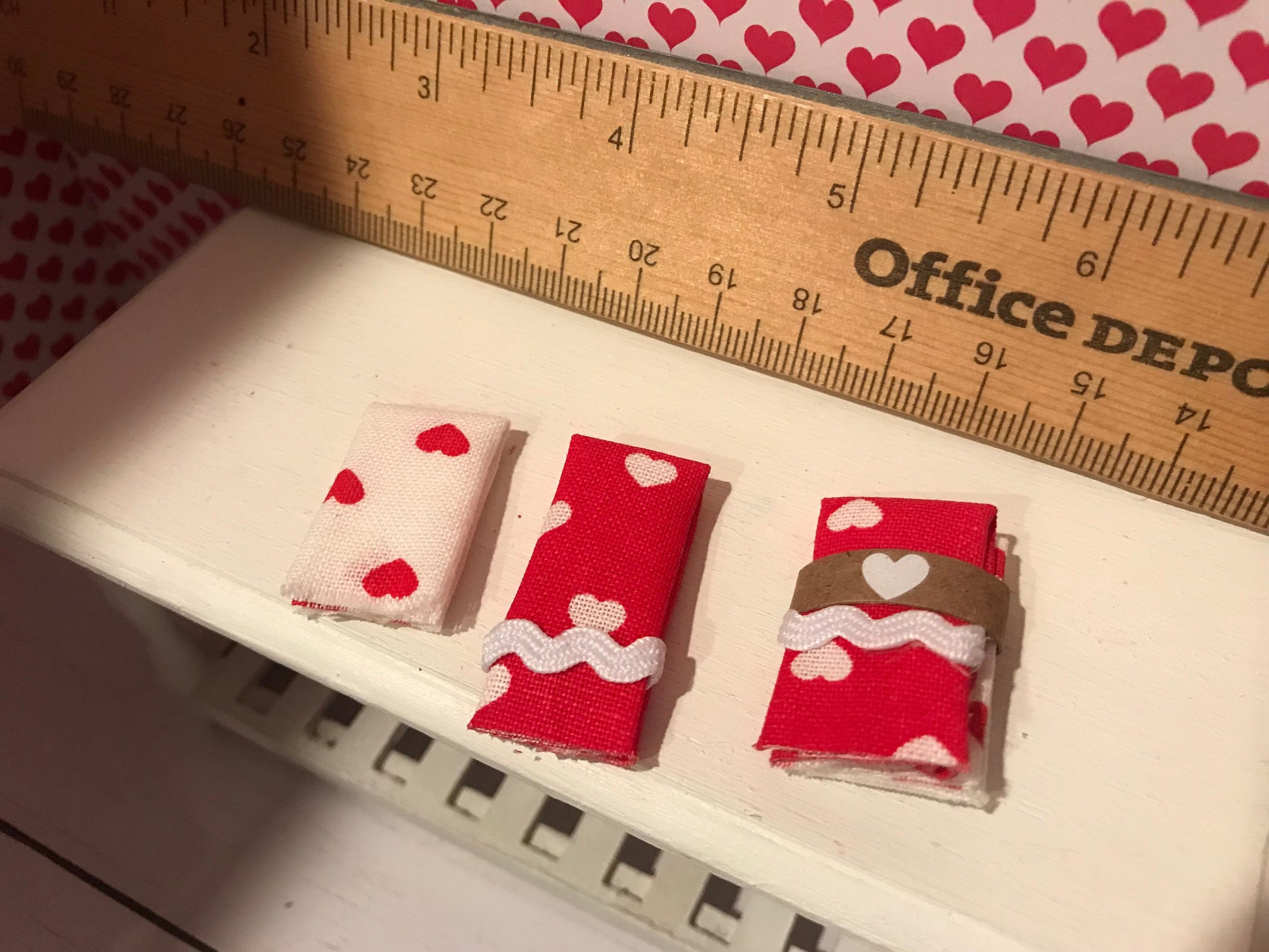 Miniature Valentine Towels, 1:12