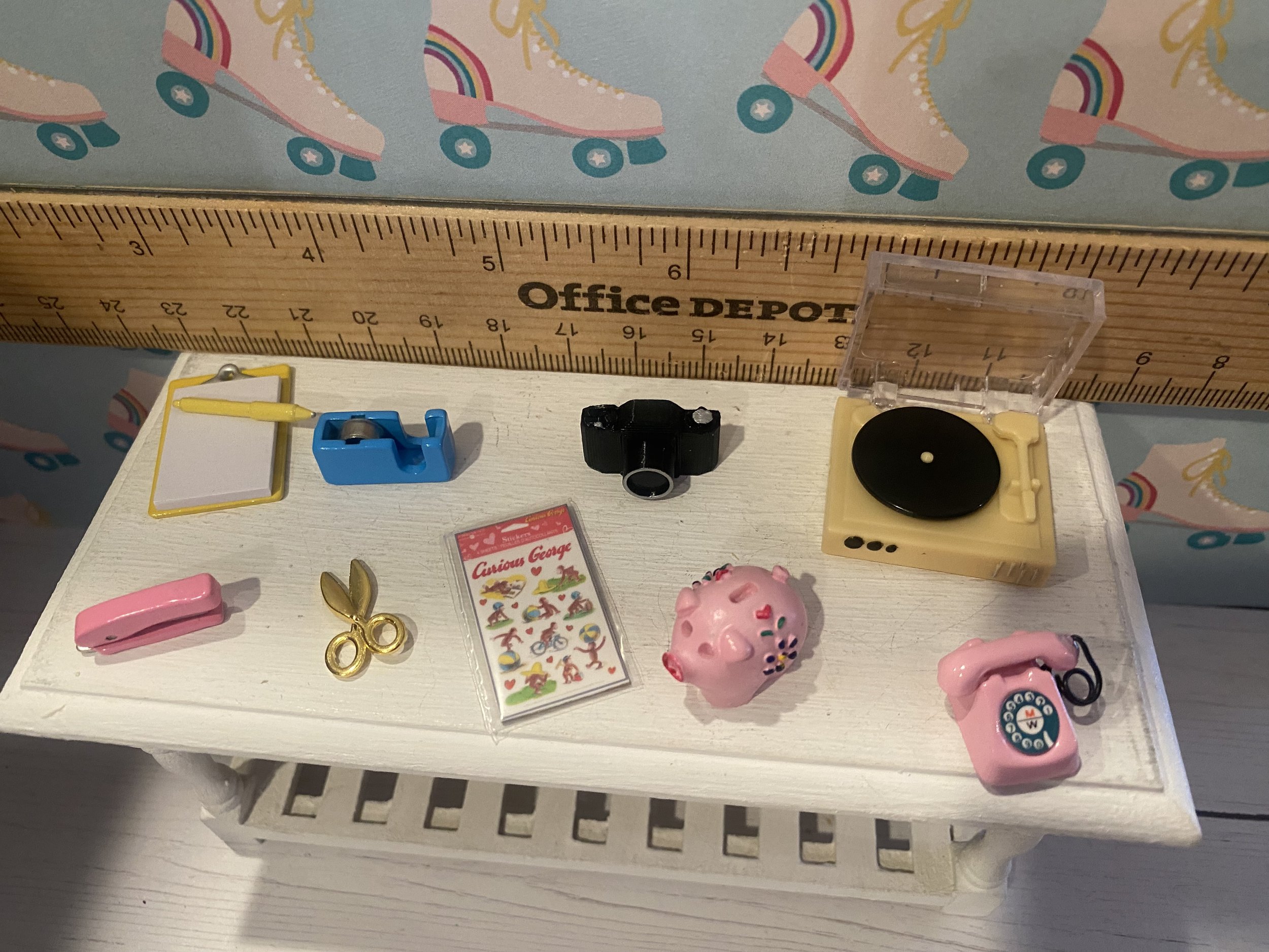 Miniature Clipboard, Scissors, Tape, Stapler, Record Player, Camera, Stickers, Phone, Piggy Bank, 1:12