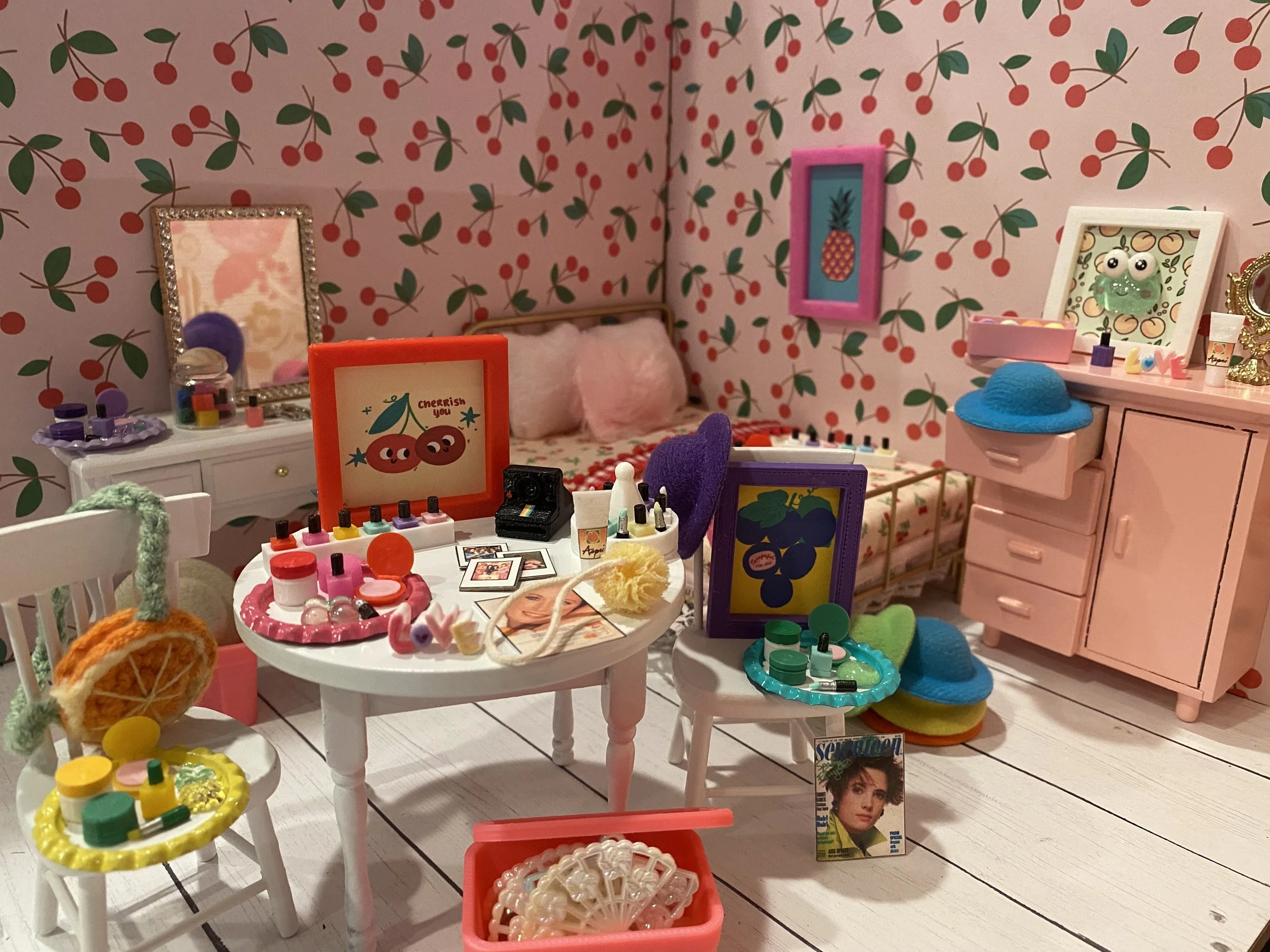 Miniature Tutti-Fruitti Make-Up Collections, Dollhouse Beauty Accessories, 1:12