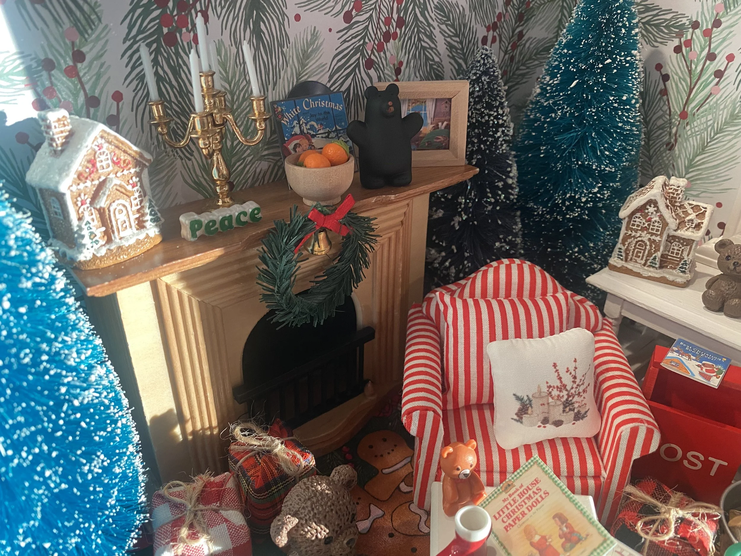 Miniature Log Cabin Christmas, Dollhouse Woodsy Minis, 1:12