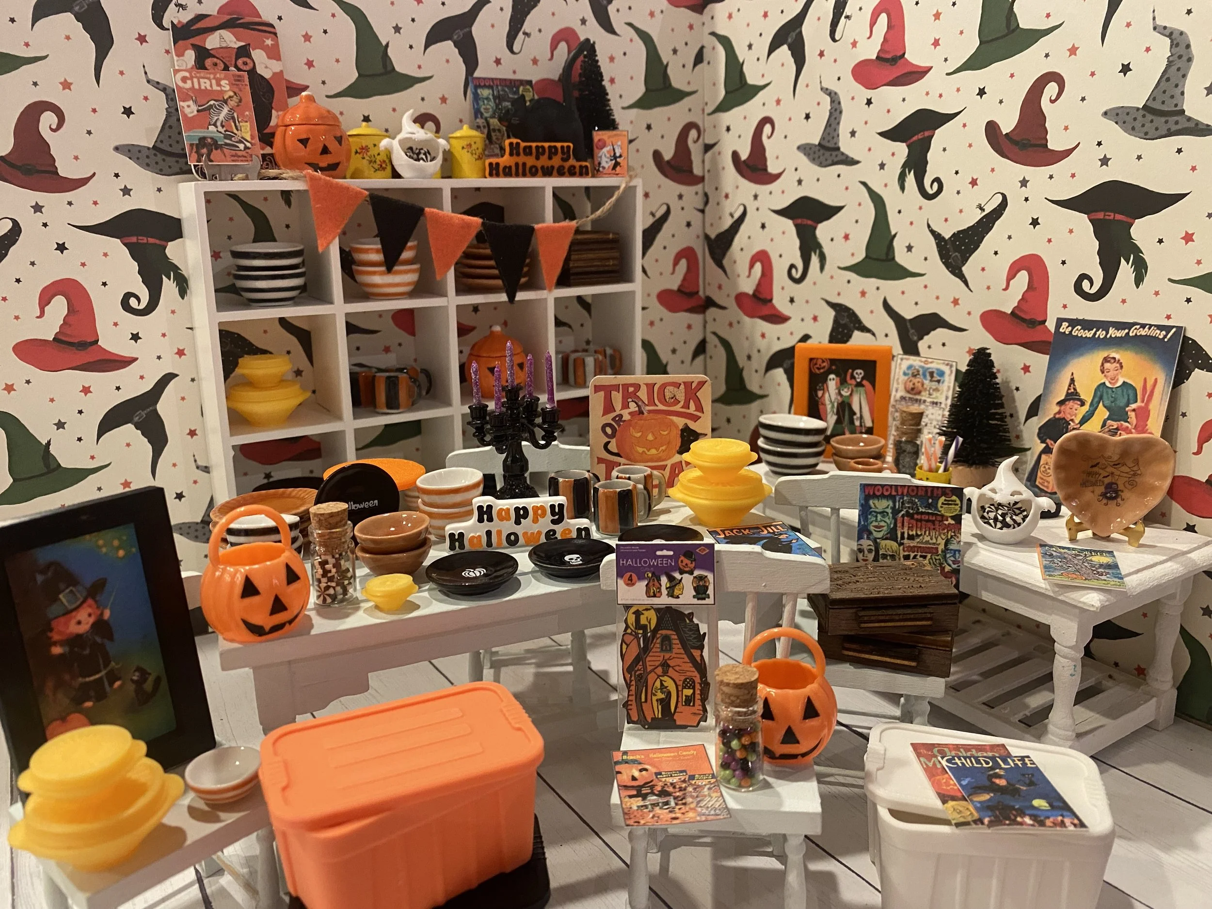 Miniature Halloween Dishes, Orange & Black Bowls, Mugs, Platters, 1:12