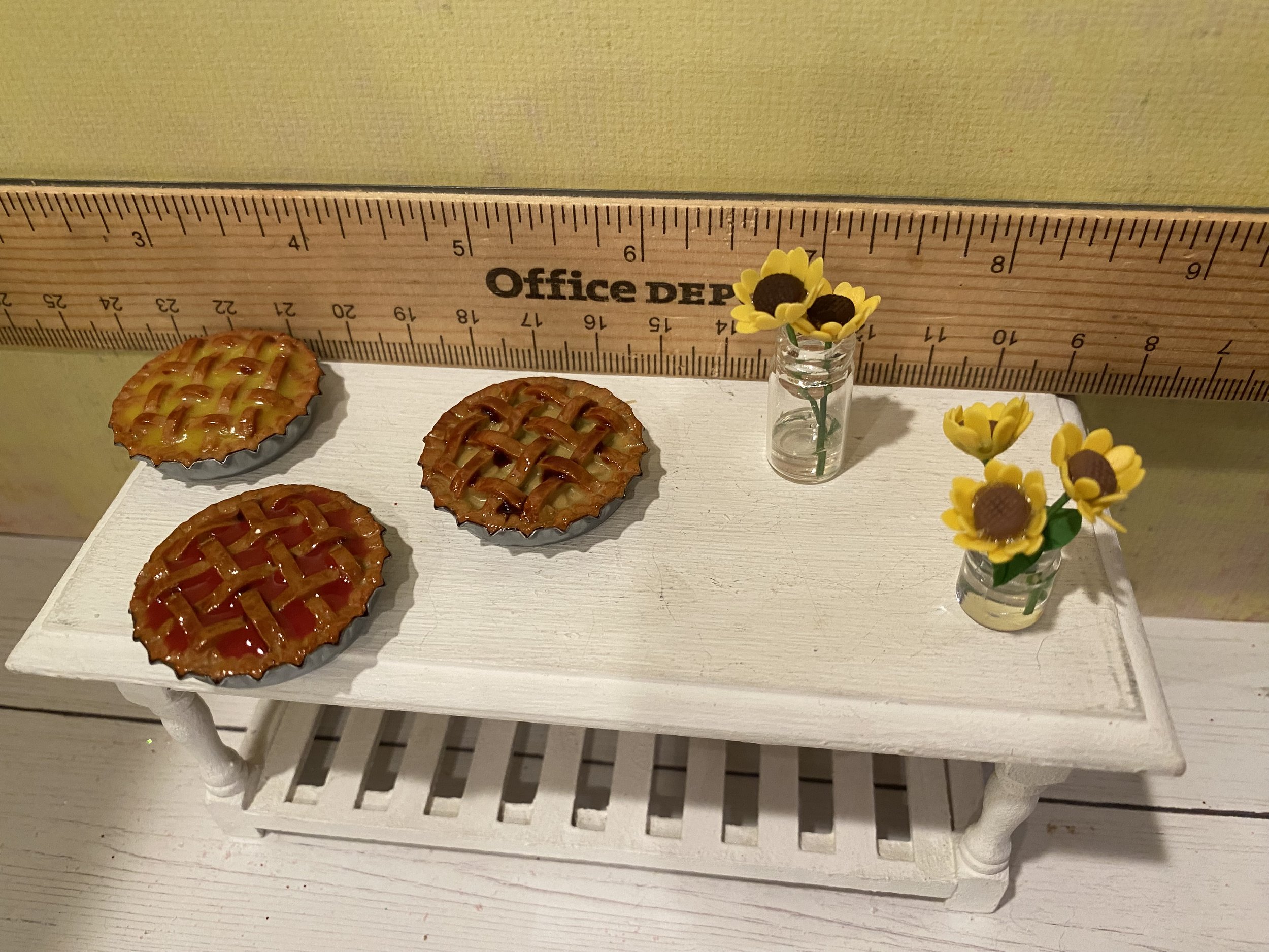 Miniature Pies, Sunflowers, 1:12