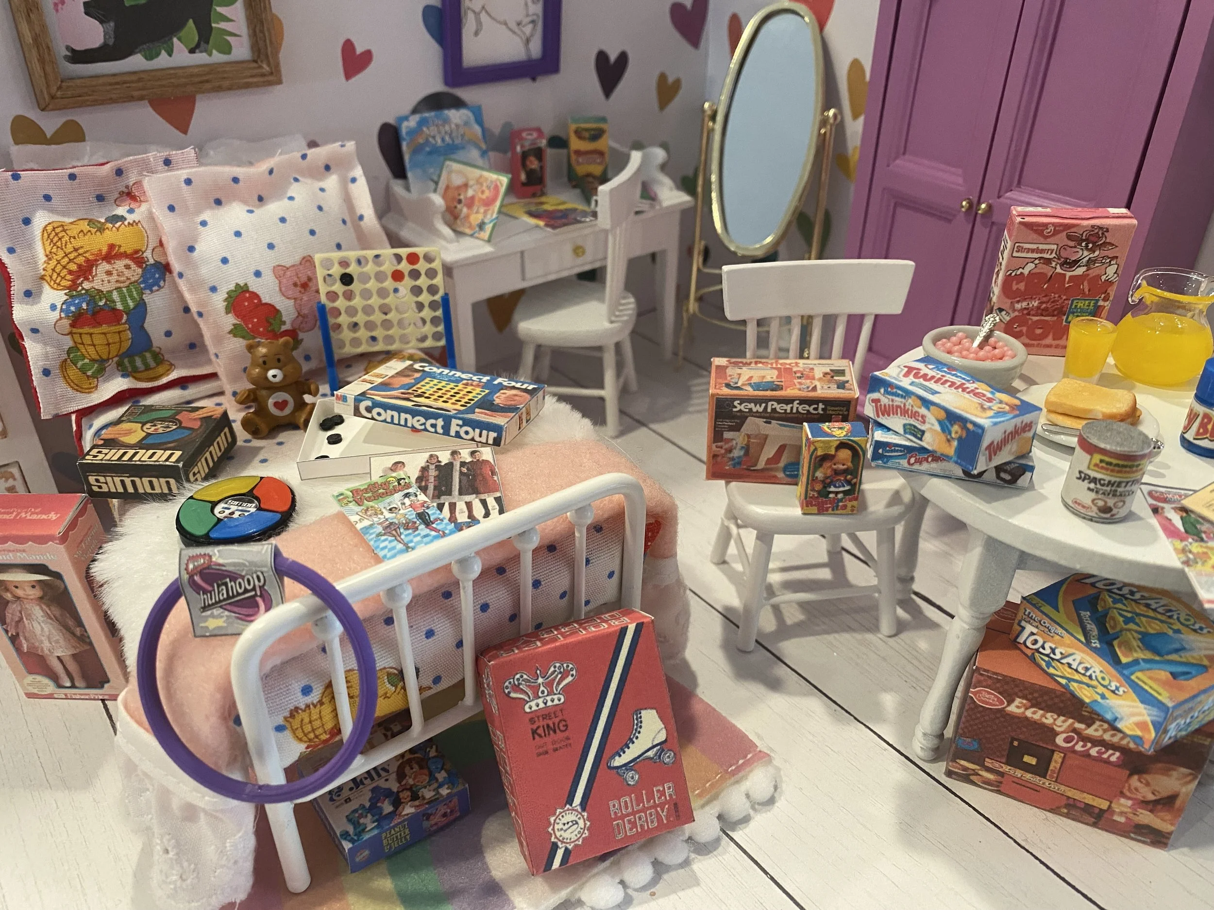 Miniature 1980 Dollhouse Decorations & Accessories, 1:12