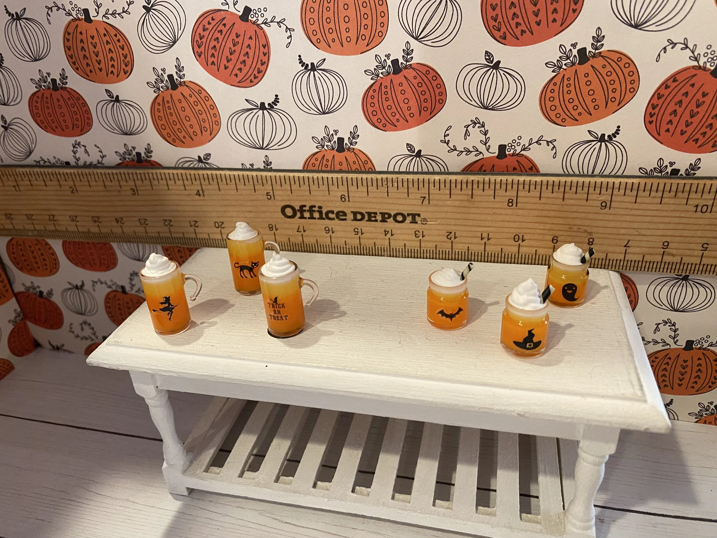 Miniature Candy Corn Drinks, 1:12