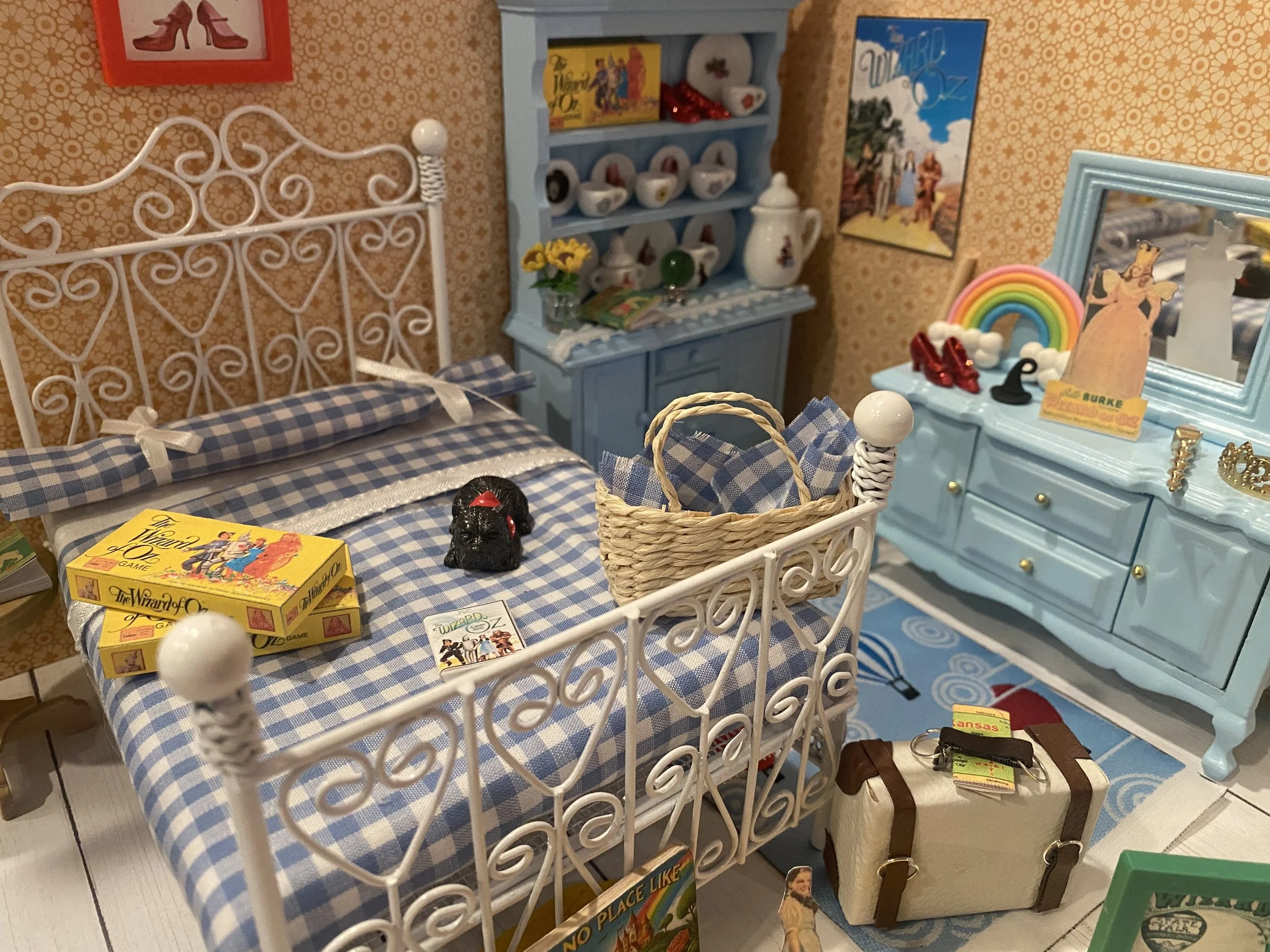 Miniature Dorothy's Room, Dollhouse Wizard of Oz Accessories, 1:12