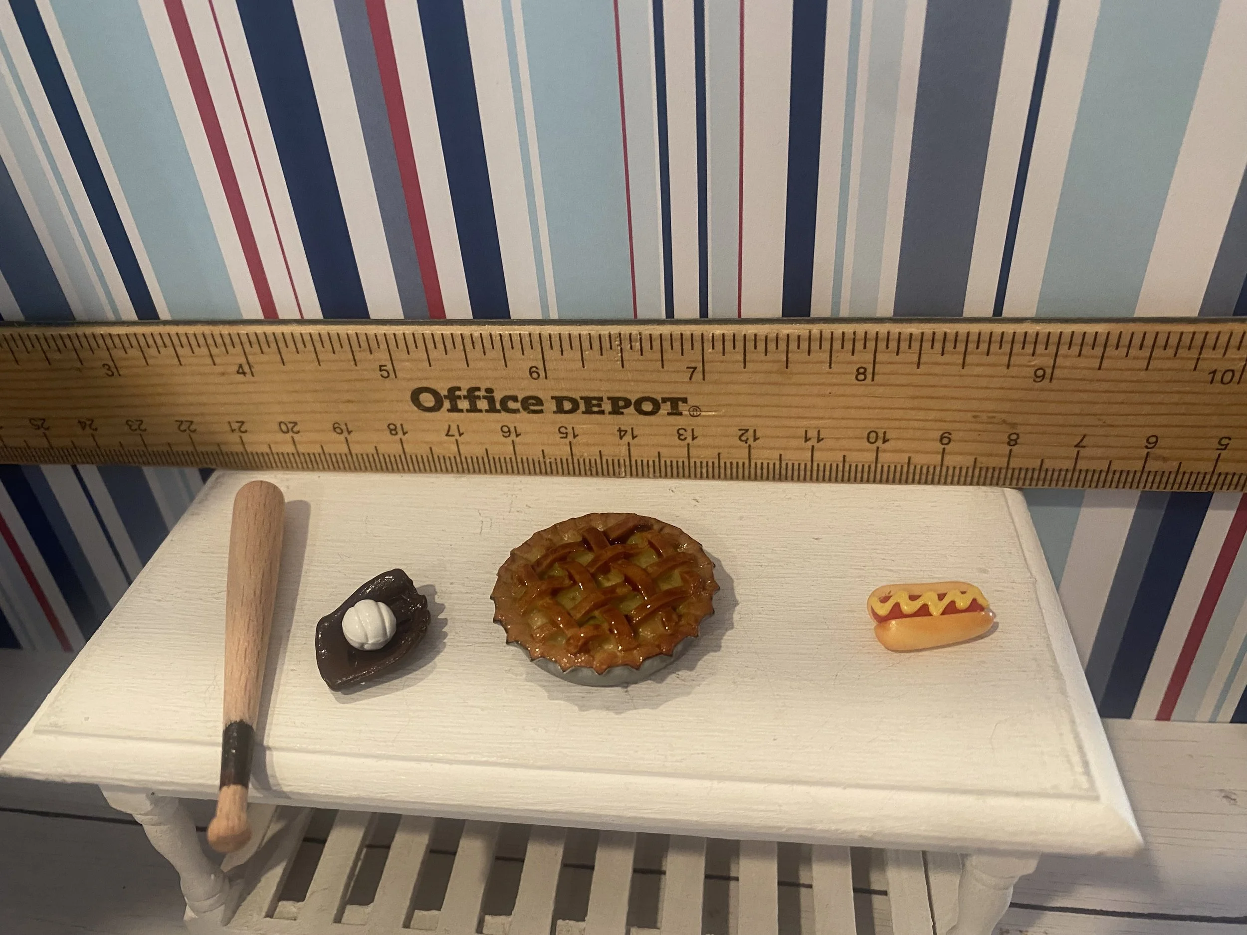 Miniature Hot Dog, Apple Pie, Baseball, Batt, Mitt, 1:12