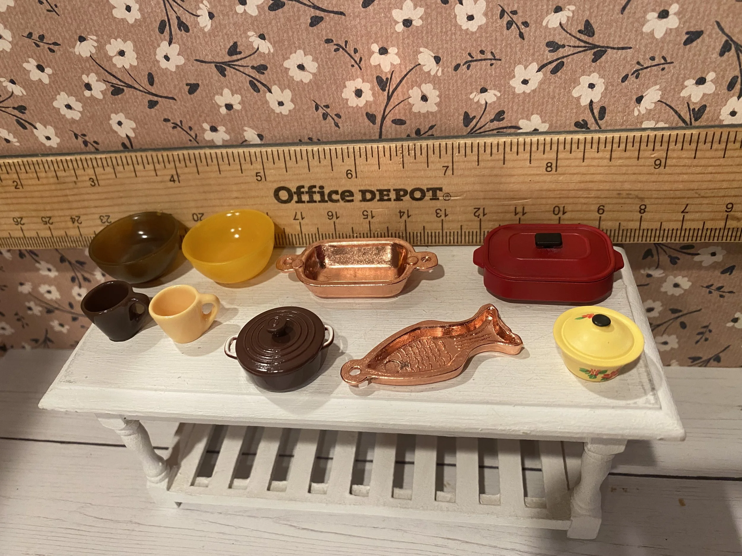 Miniature Yellow and Brown Mugs, Bowls, Copper Fish and Rectangle Pan, 1:12