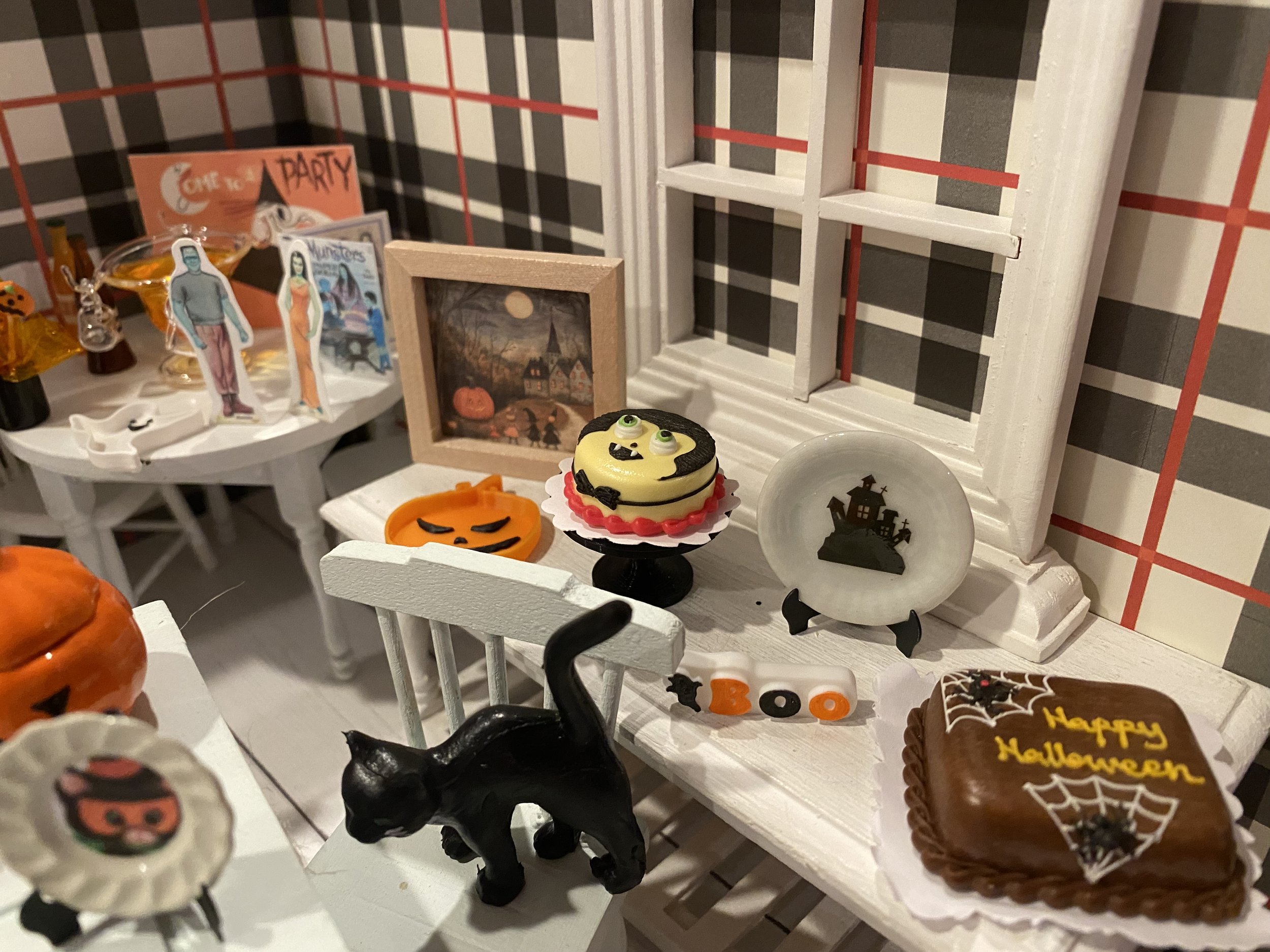 Miniature Halloween Dishes, Spooky Dollhouse Plates & Accessories, 1:12