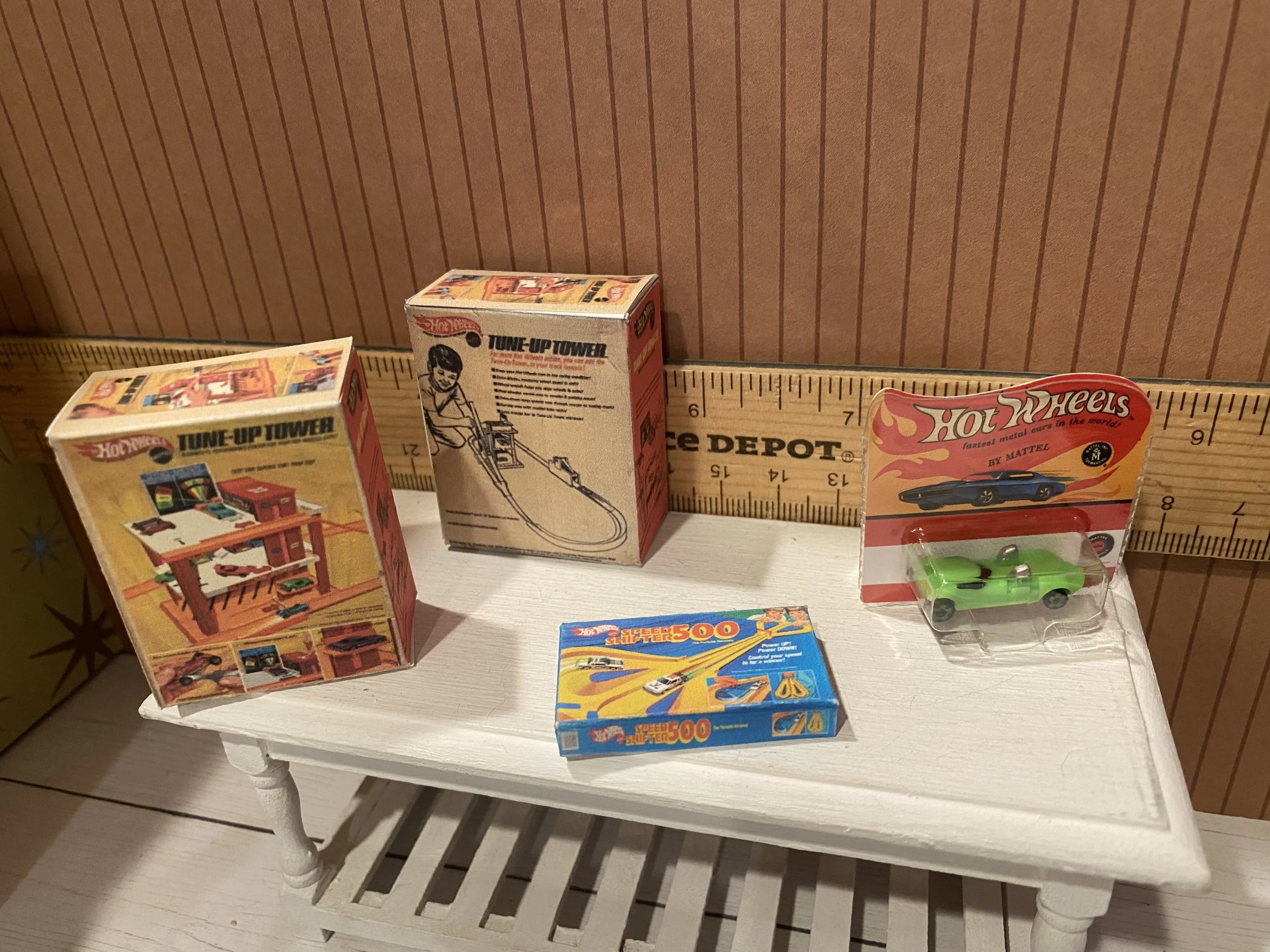 Miniature Tune-Up Tower, Hot Wheels Car, Hot Wheels Race Track Box, 1:12