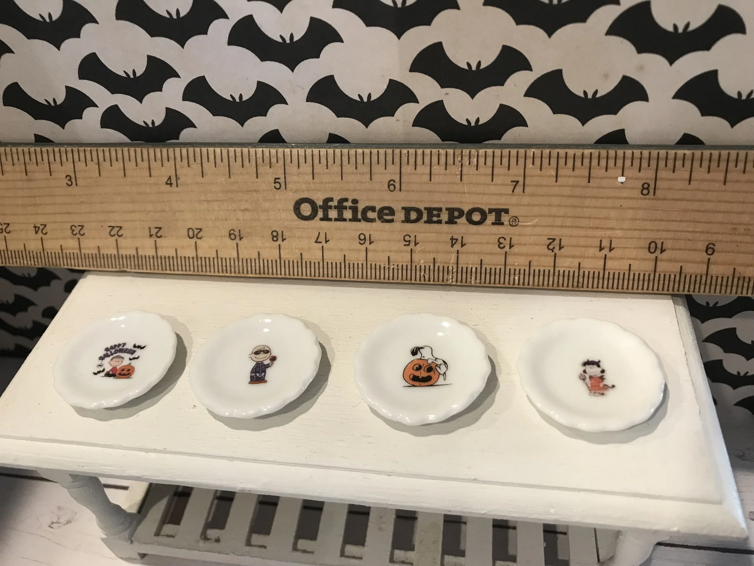 Miniature Peanuts Halloween Plates, 1:12