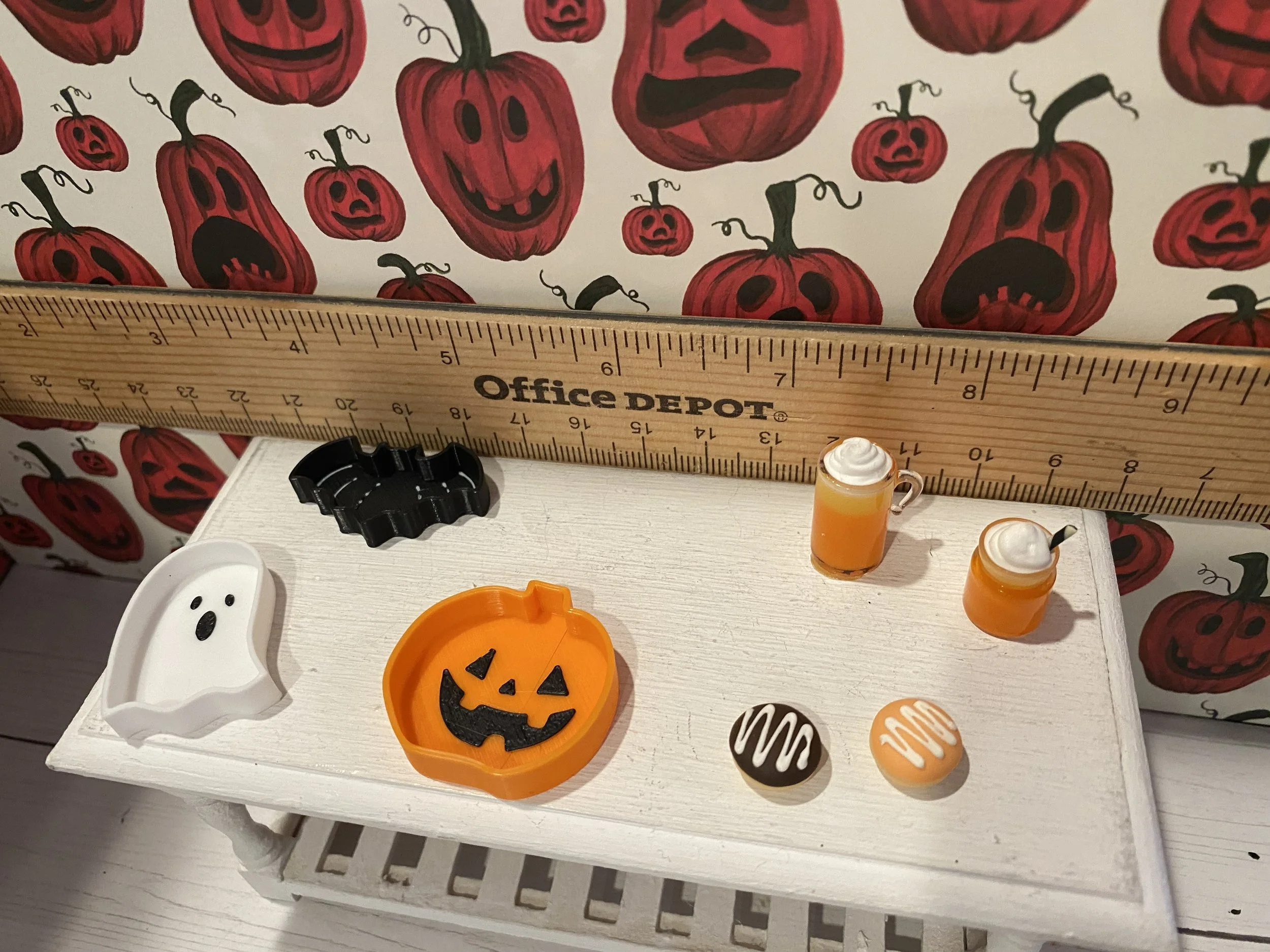 Halloween Trays Pumpkin, Bat, Ghost, Candy Corn Drinks, Orange and Chocolate Pastry, 1:12