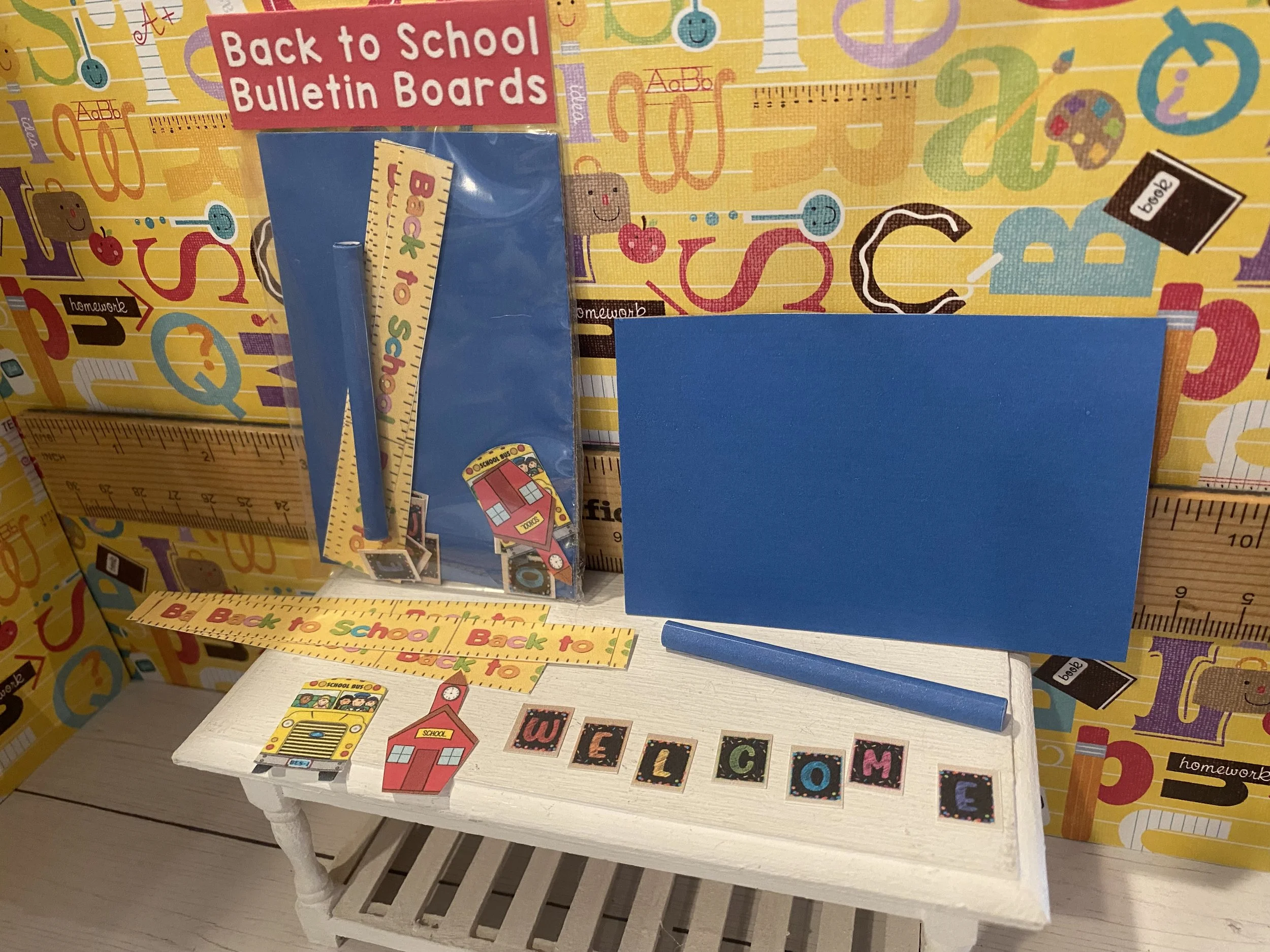 Miniature Bulletin Board Teacher Classroom Set, 1:12
