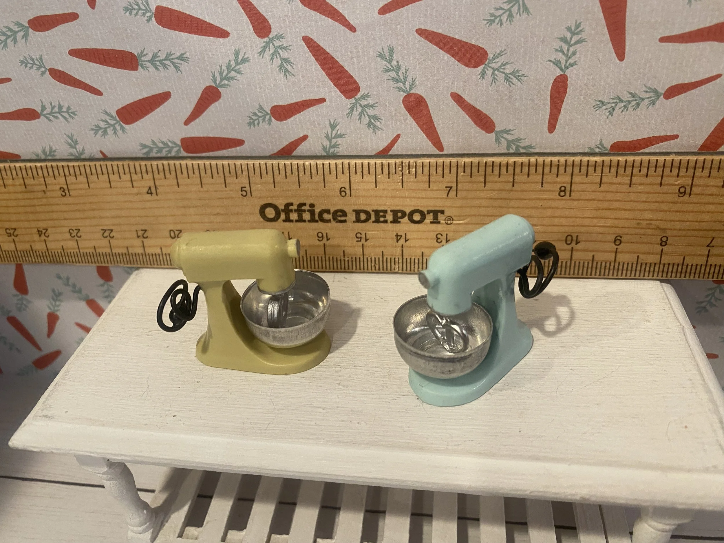 Miniature Blue Stand Up Mixer, Yellow Mixer, 1:12