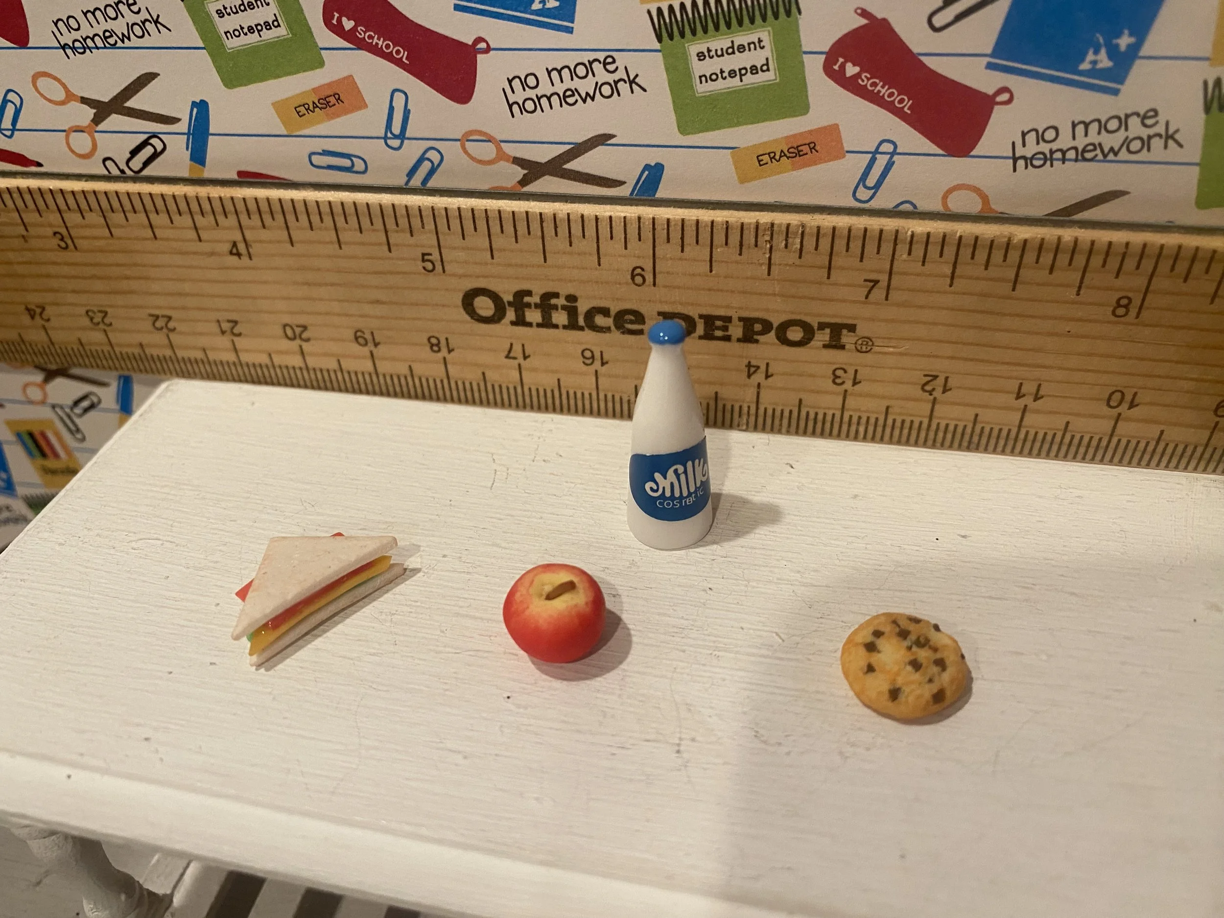 Minaiture 80's Lunch, Sandwich, Cookie, Milk, Red Apple, 1:12