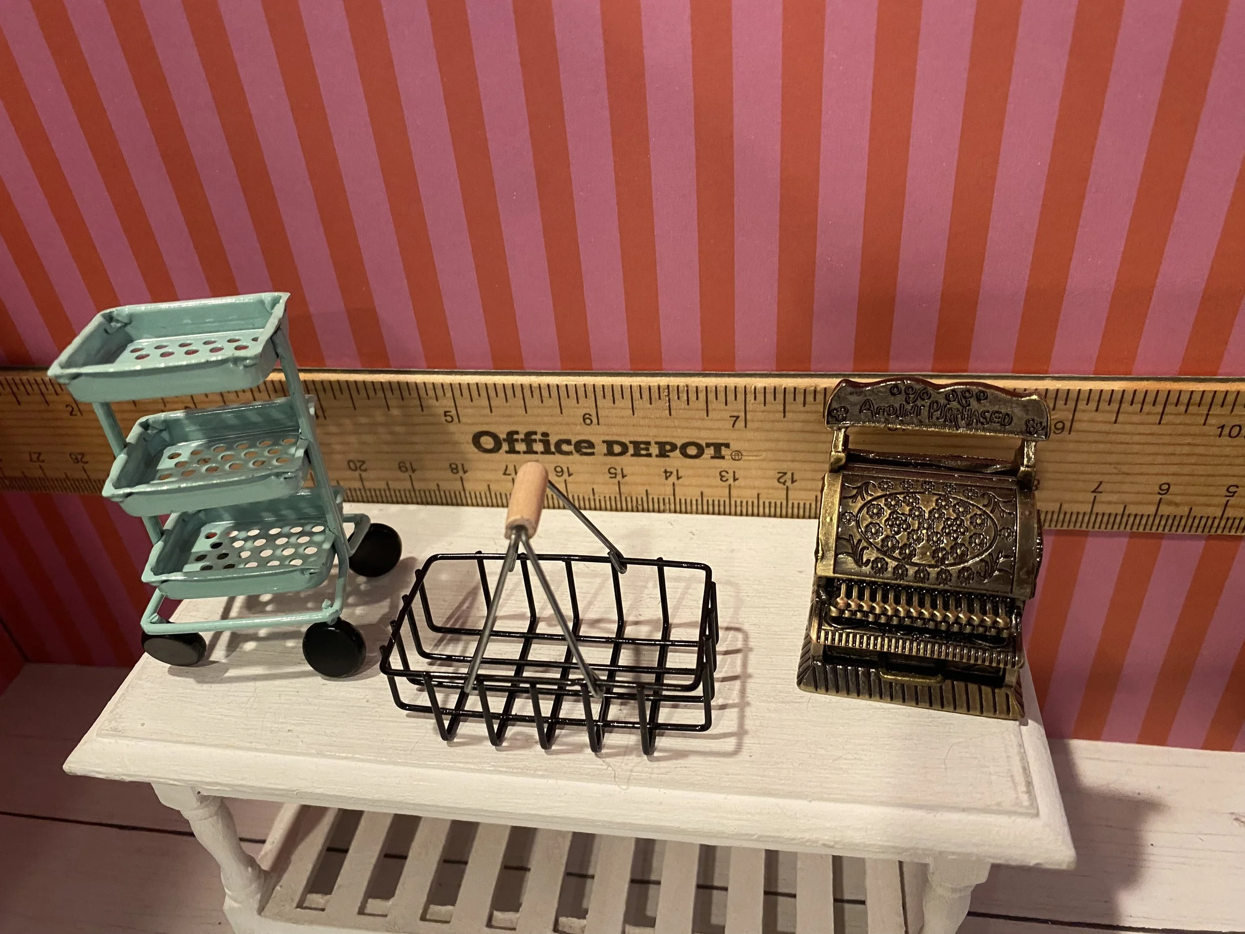 Miniature Green Rolling Cart, Cash Register, Shopping Basket, 1:12
