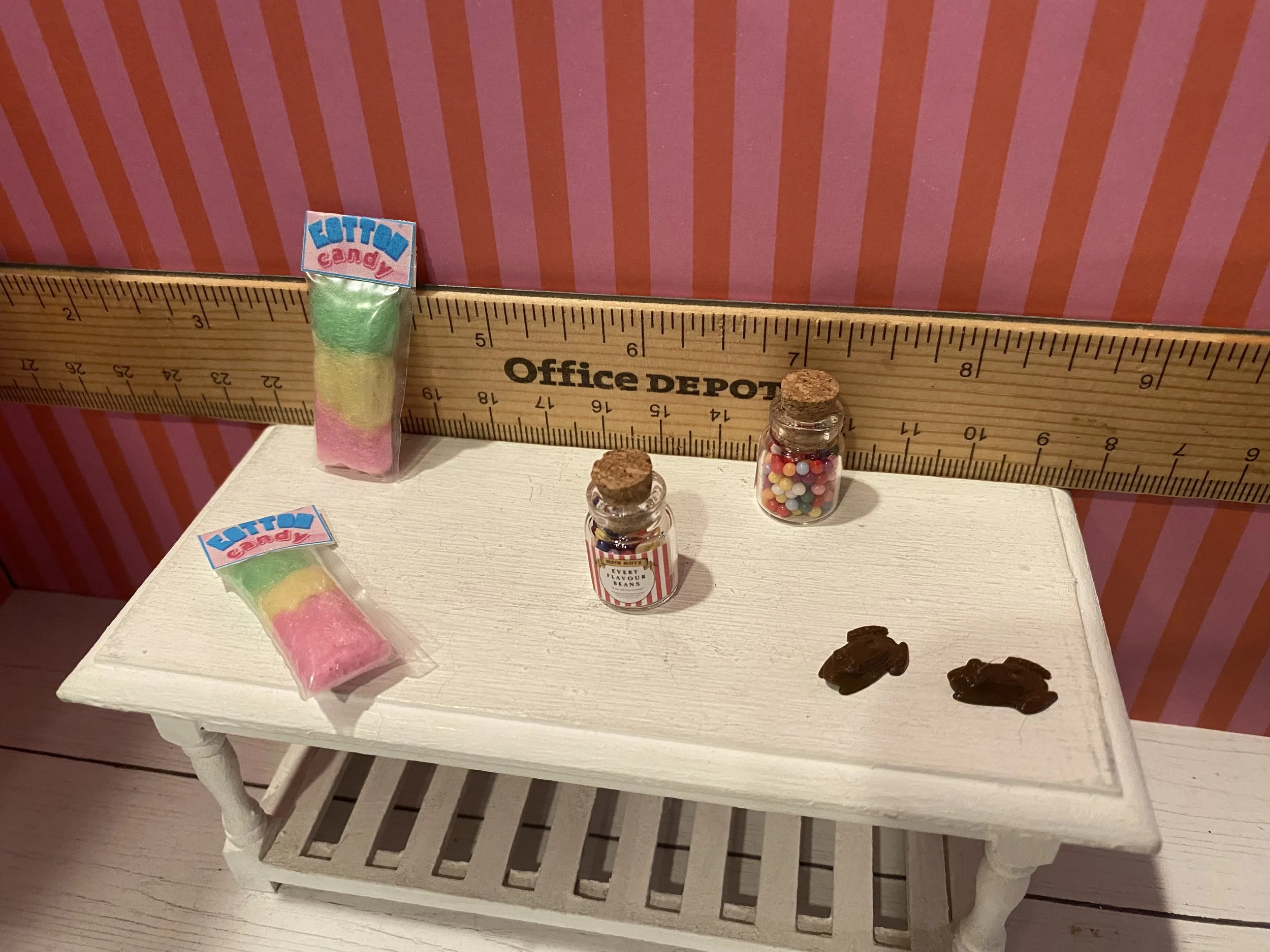 Miniature Jar of Bertie Bots, Bags Cotton Candy, Chocolate Frogs, 1:12