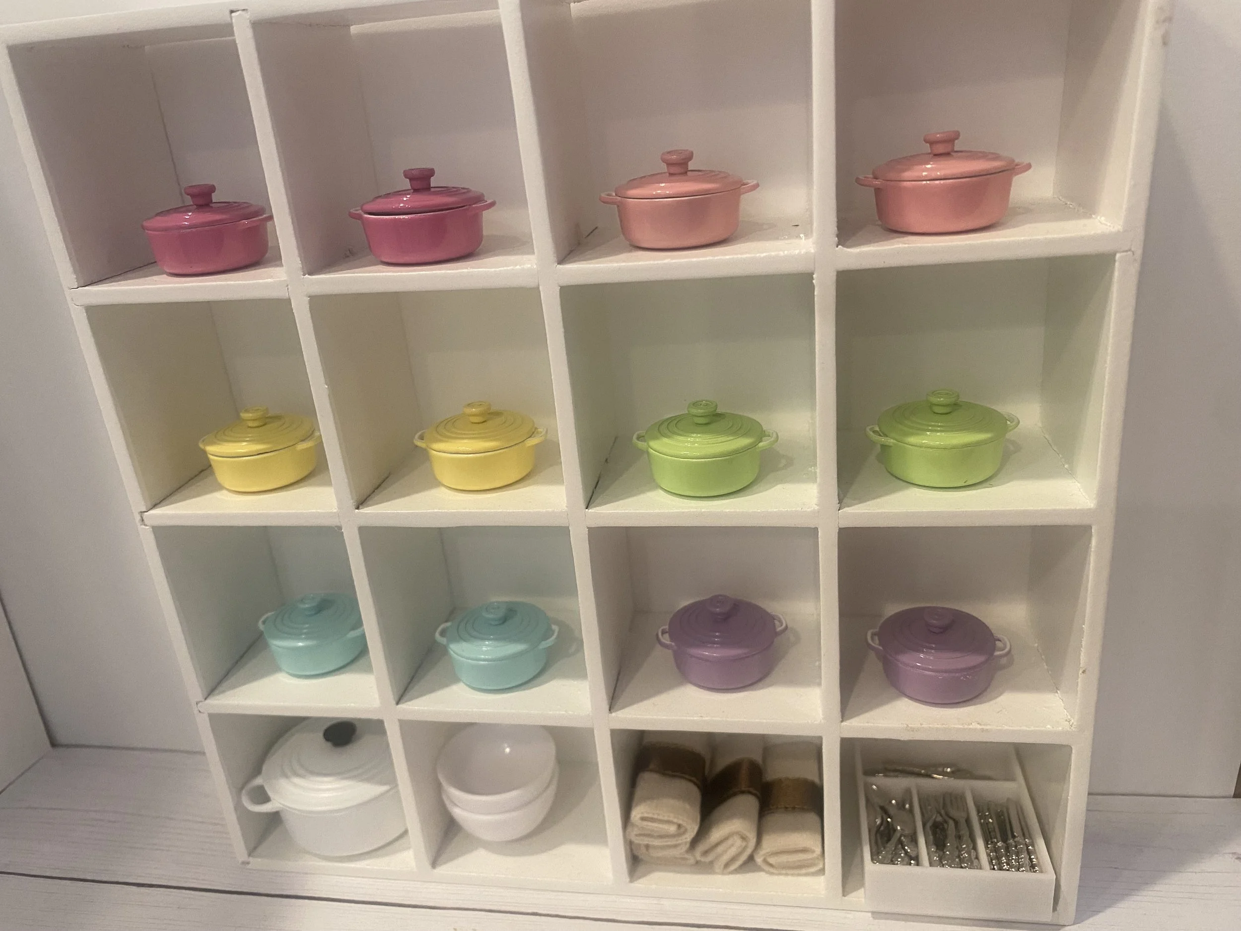 Miniature Dutch Ovens, Assorted Colors, Hot Pink, Light Pink, Yellow, Green, Blue, Purple, Silverware, White Bowl, 1:12