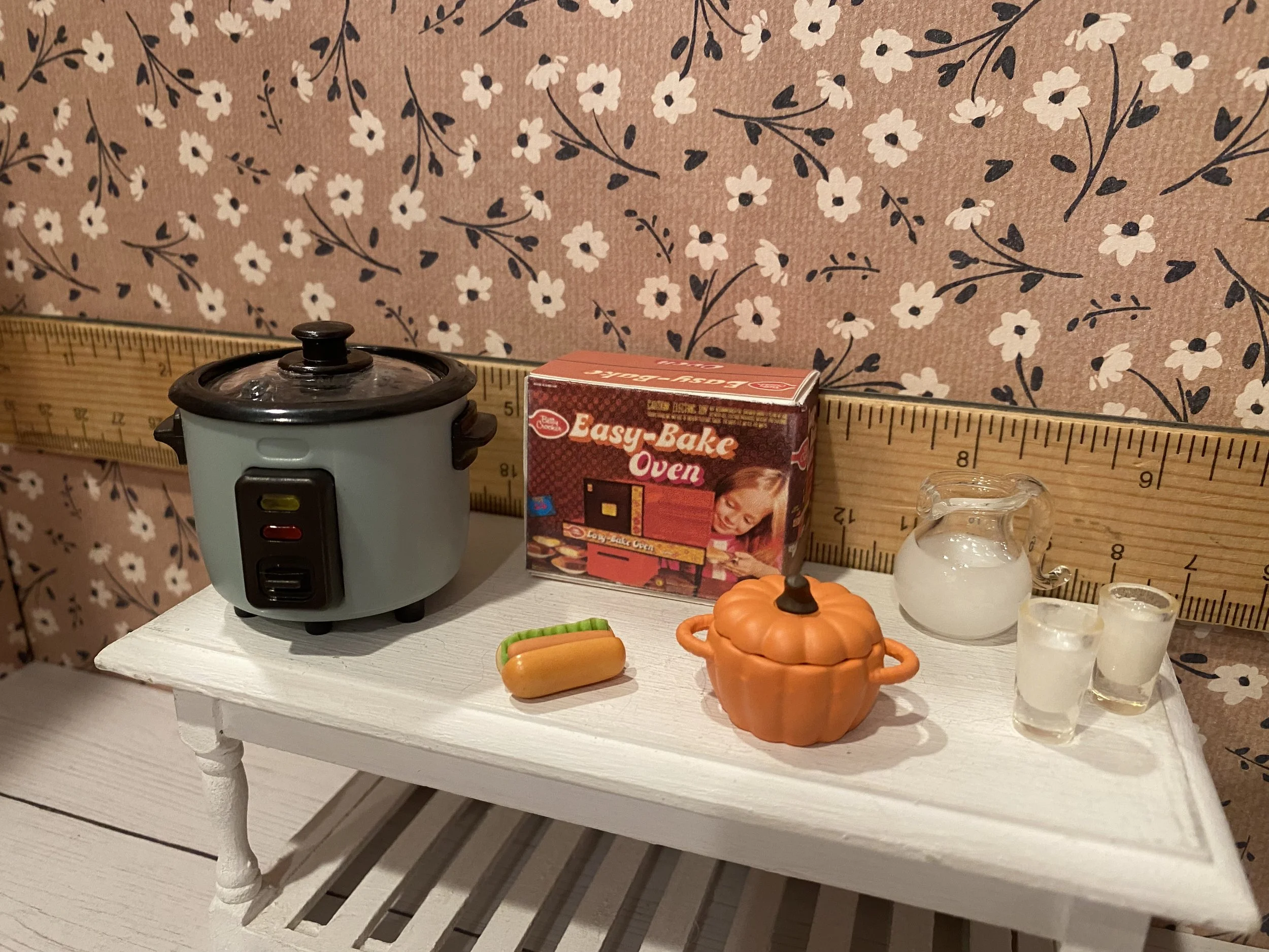 Miniature 1:6 Crock Pot, Pumpkin Tureen, Milk Pitcher w/2 Glasses,  Hot Dog Sandwich, 1:12