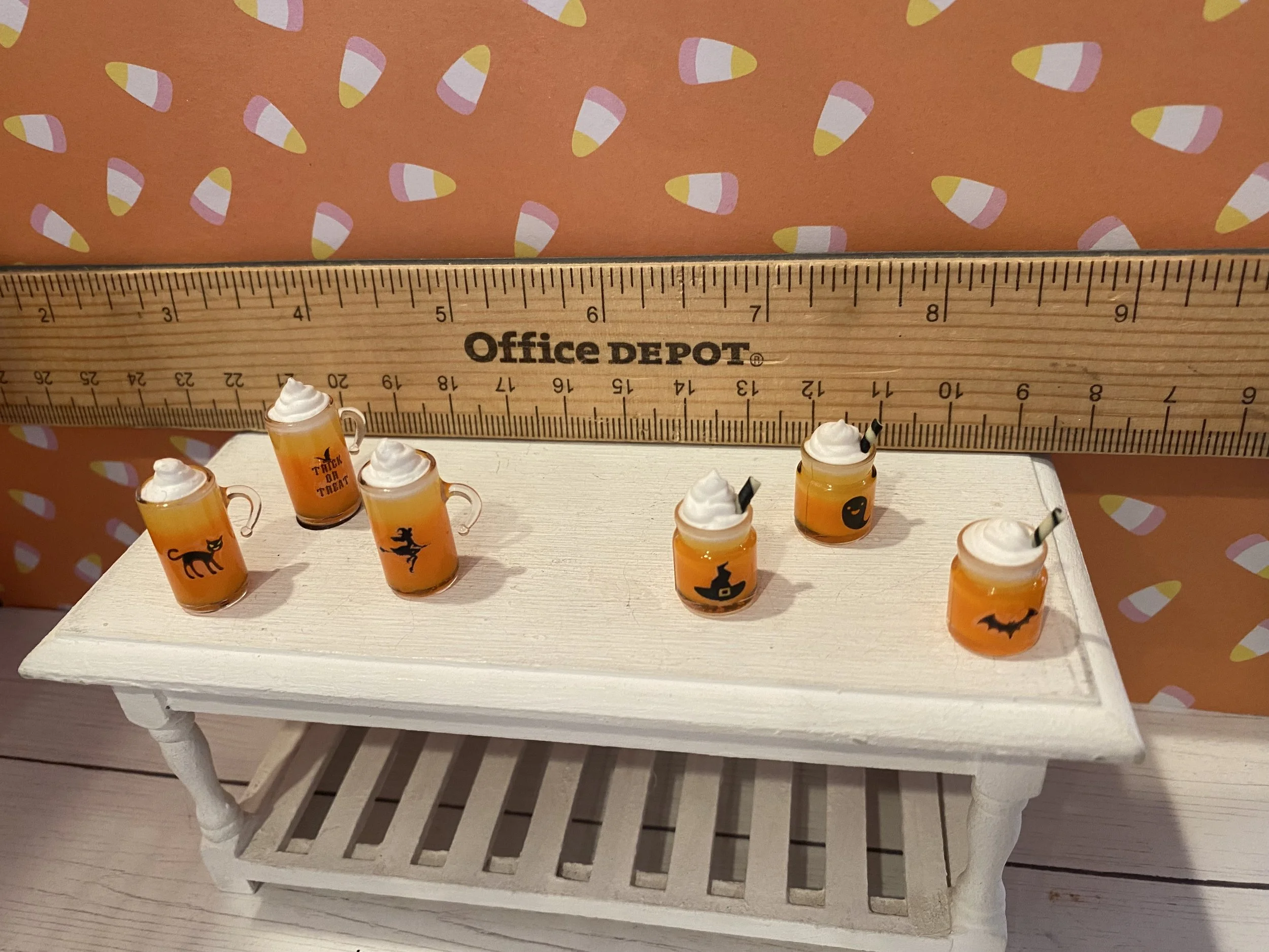 Miniature Candy Corn Drinks, 1:12