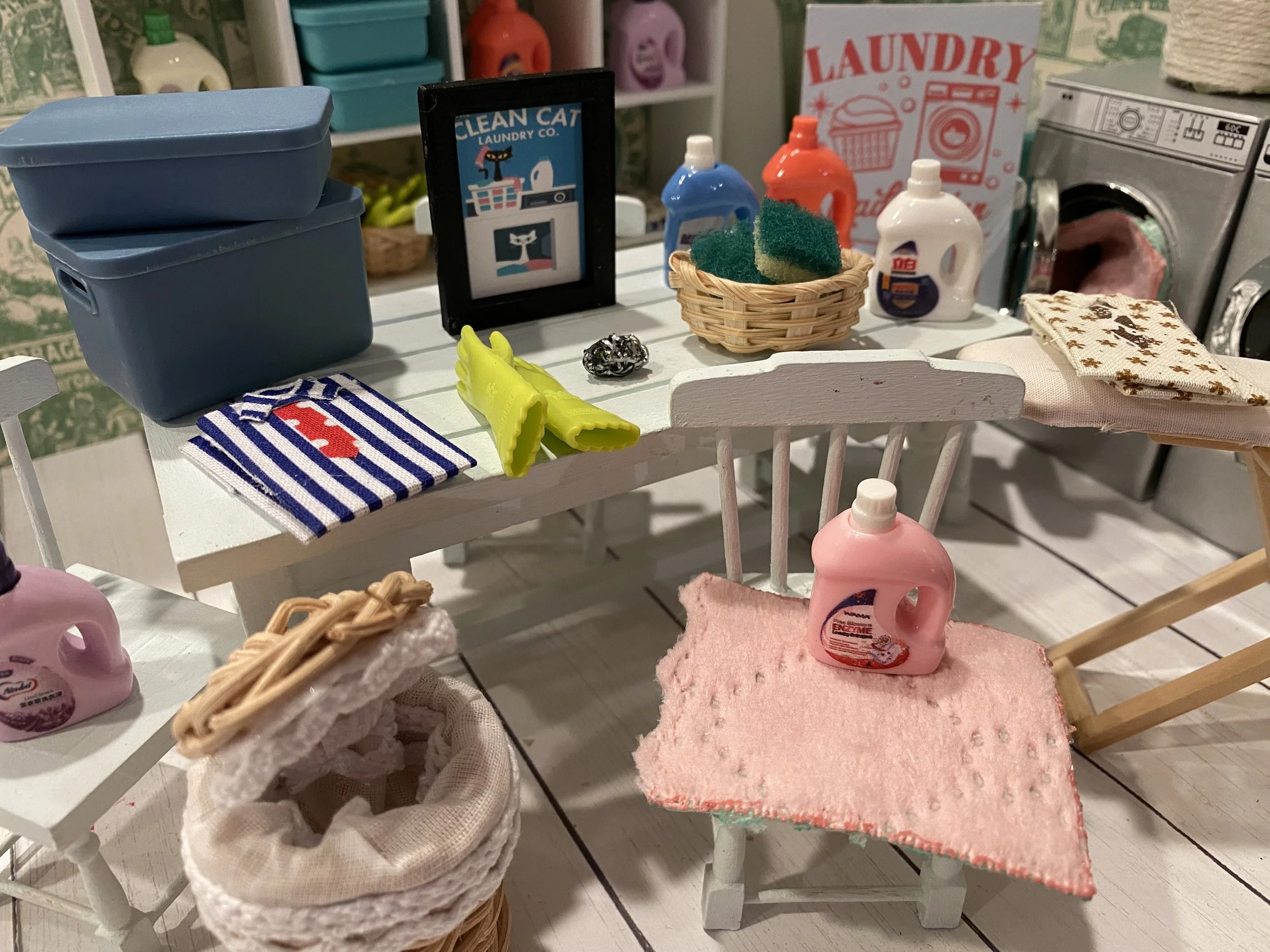Miniature Laundry Room, Dollhouse Laundromat, Cleaning Supplies & Accessories, 1:12