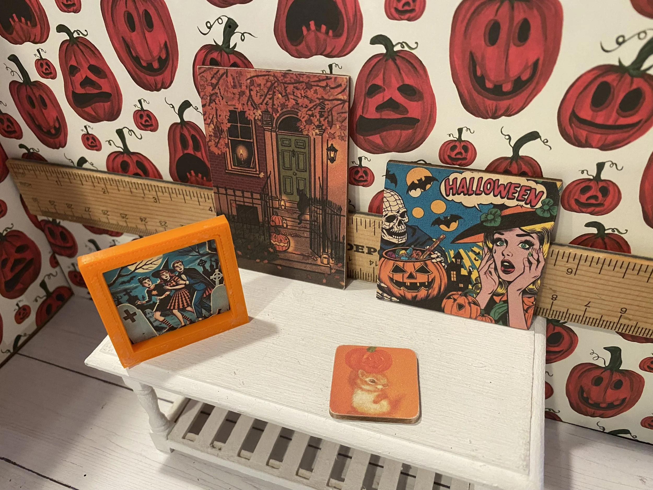 Miniature Halloween Art & Signs, 1:12