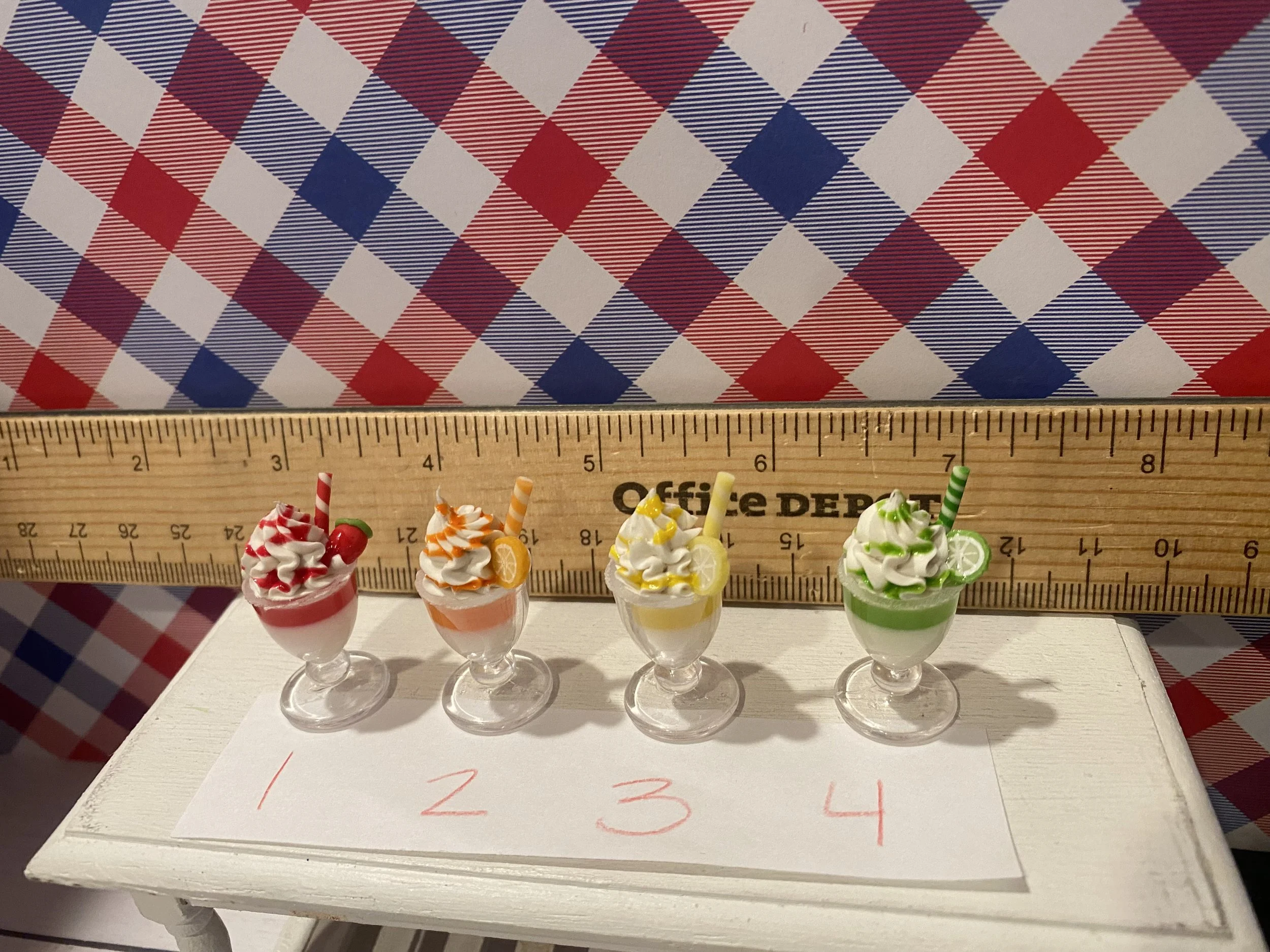 Miniature Sundaes, 1:12