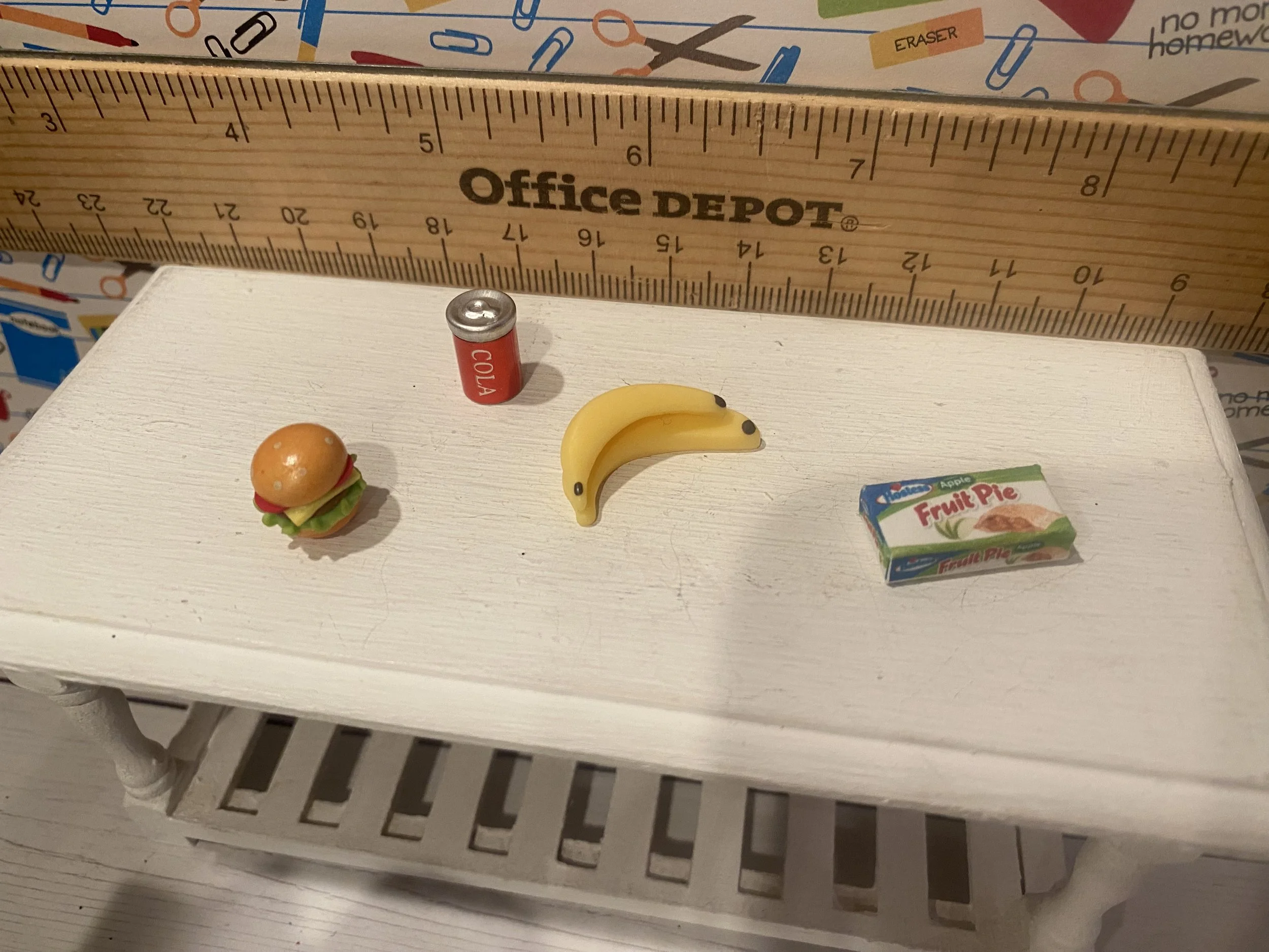 Miniature 80's Lunch, Hamburger, Bananas, Soda, Hostess Fruit Pie, 1:12