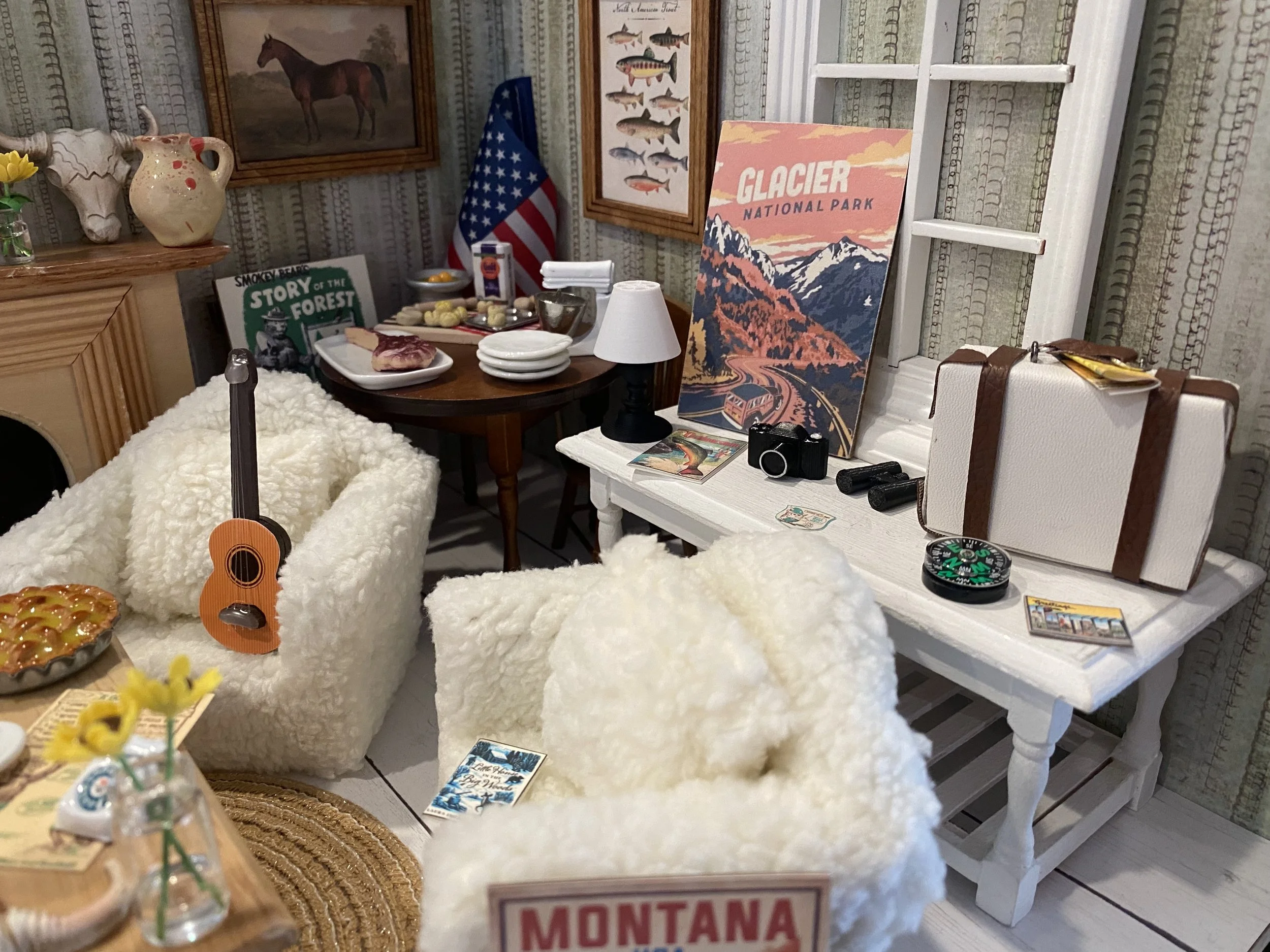 Miniature Montana, Dollhouse Big Sky Living & Decor, Travel Accessories, 1:12