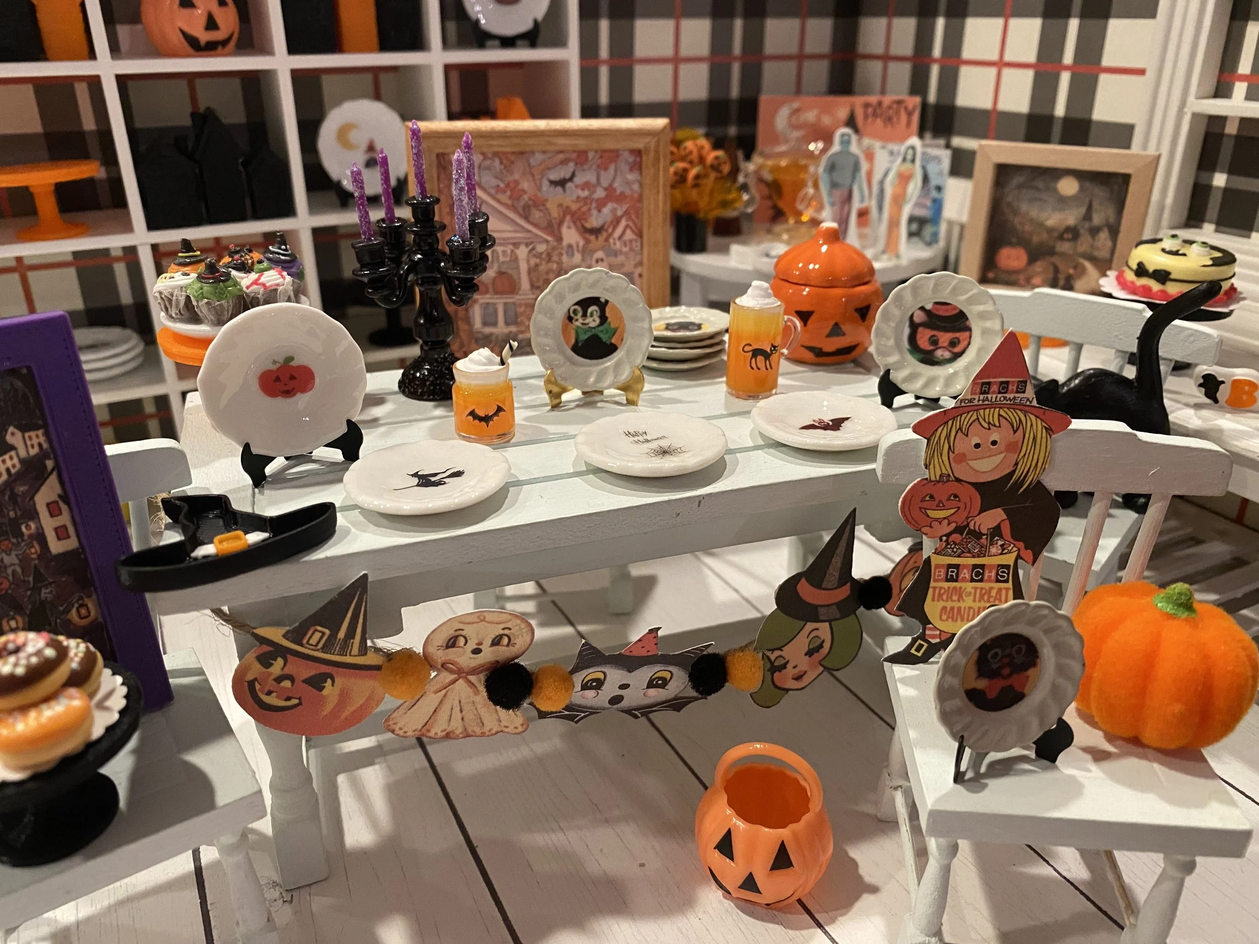 Miniature Halloween Dishes, Spooky Dollhouse Plates & Accessories, 1:12
