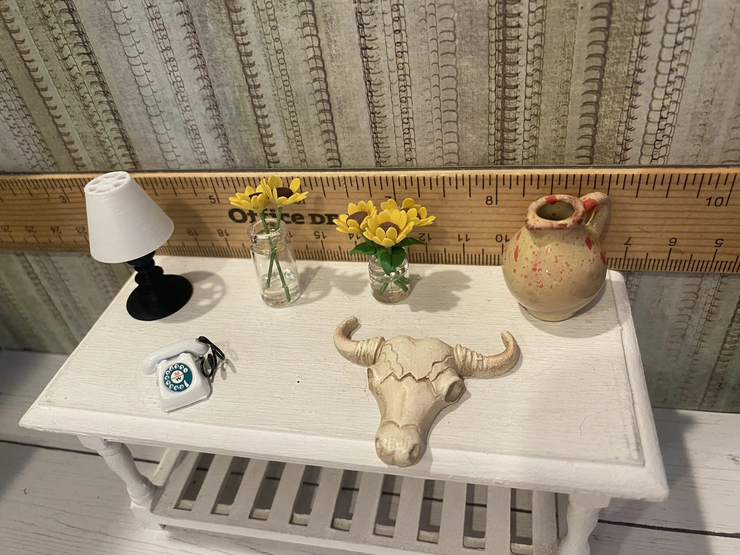 Miniature Lamp, Cattle Skull, Sunflowers, Phone, 1:12