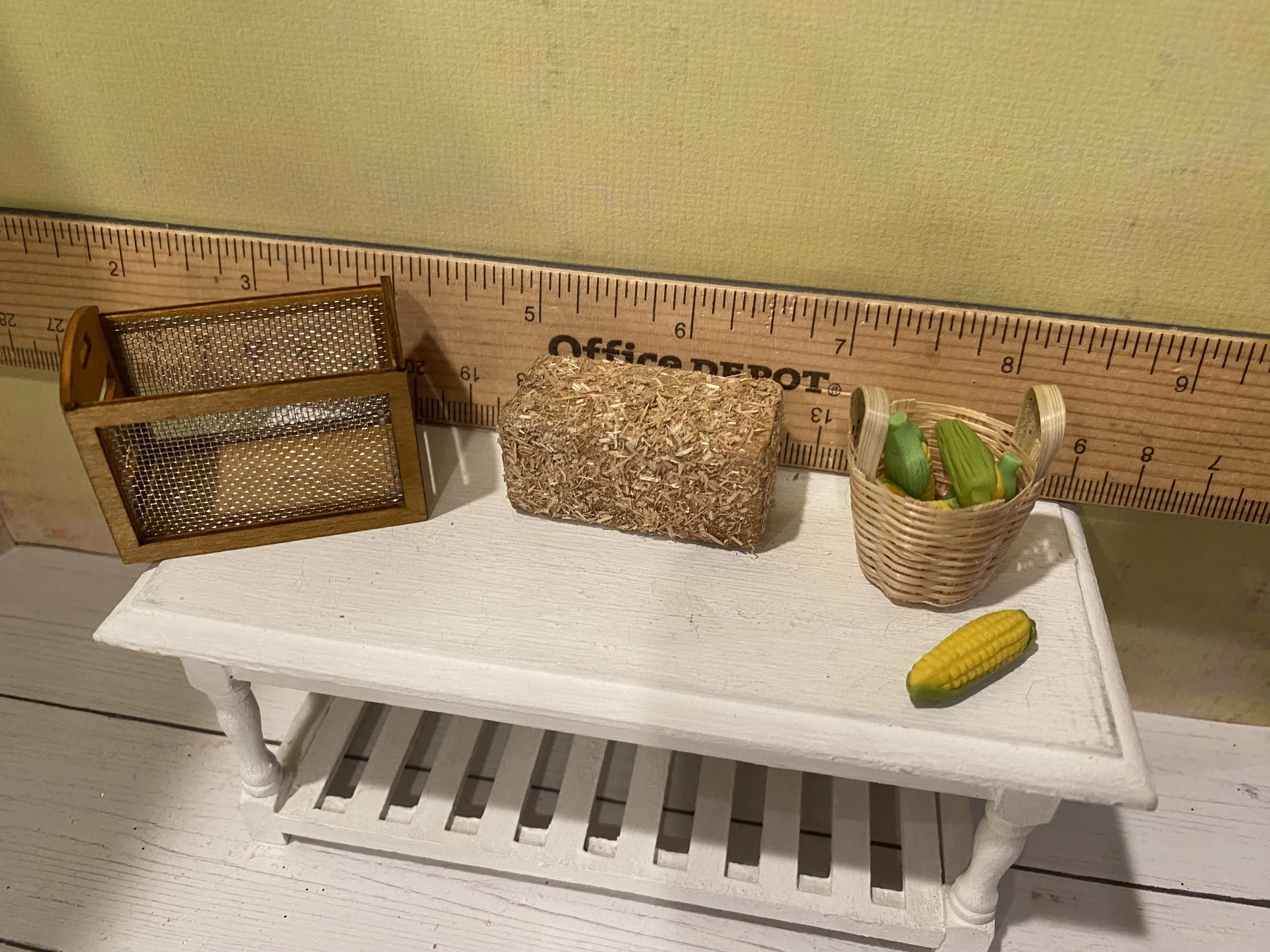Miniature Mesh Wire Crate, Hay Bale, Basket of Corn, 1:12