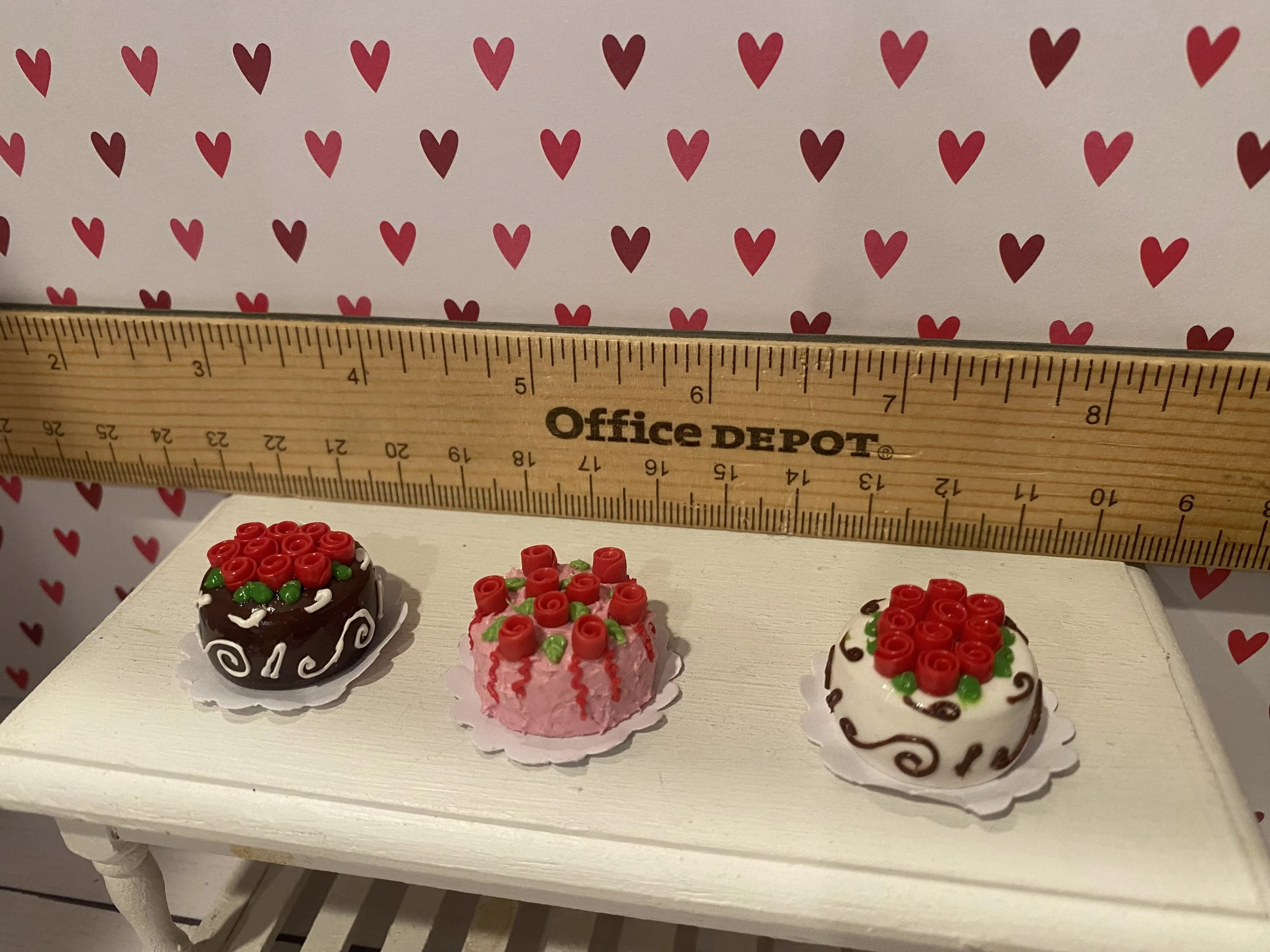 Miniature Valentine Cakes, 1:12