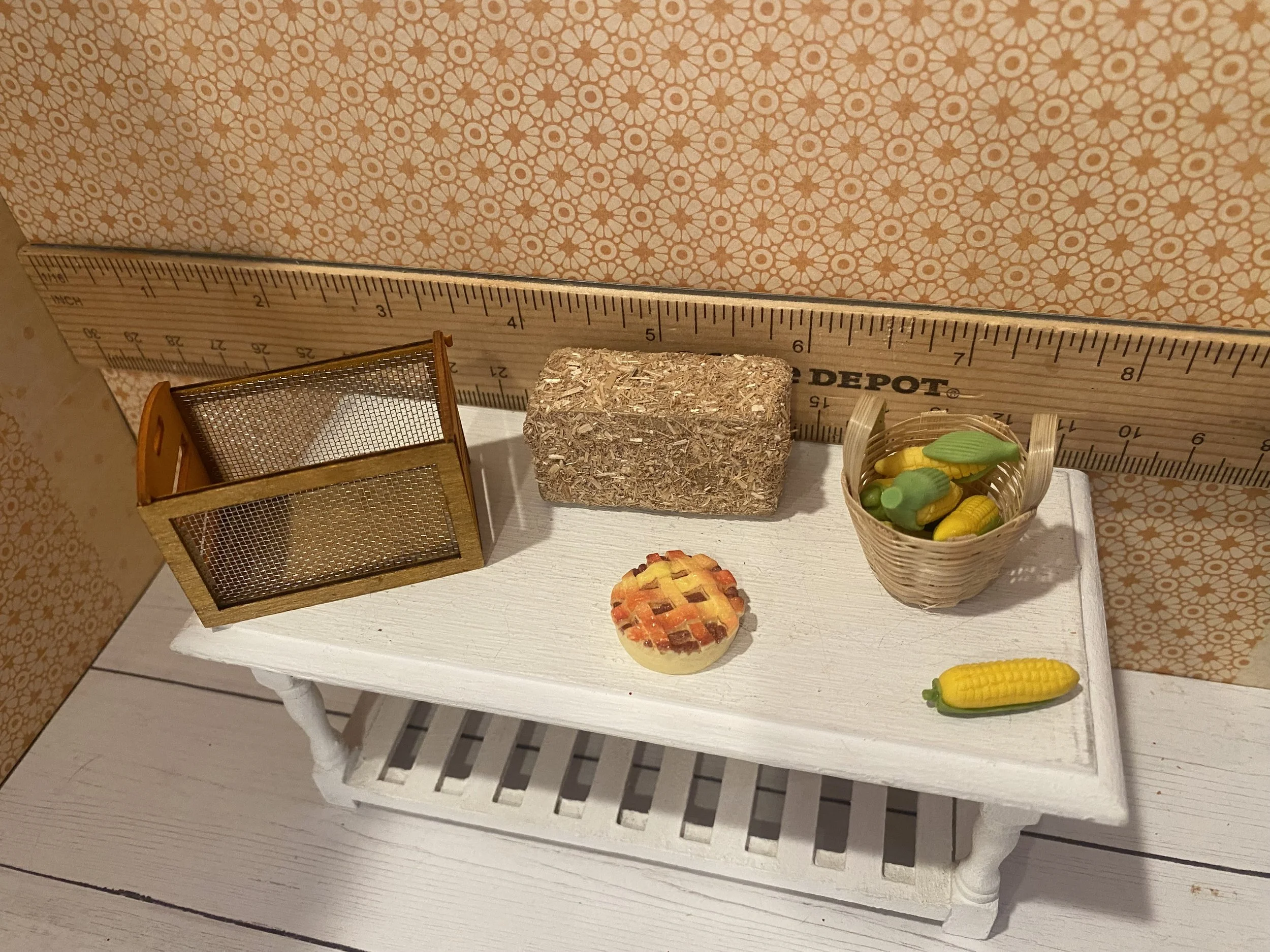 Miniature Haybale, Crate w/Wire Mesh, Basket of Corn, 1:12
