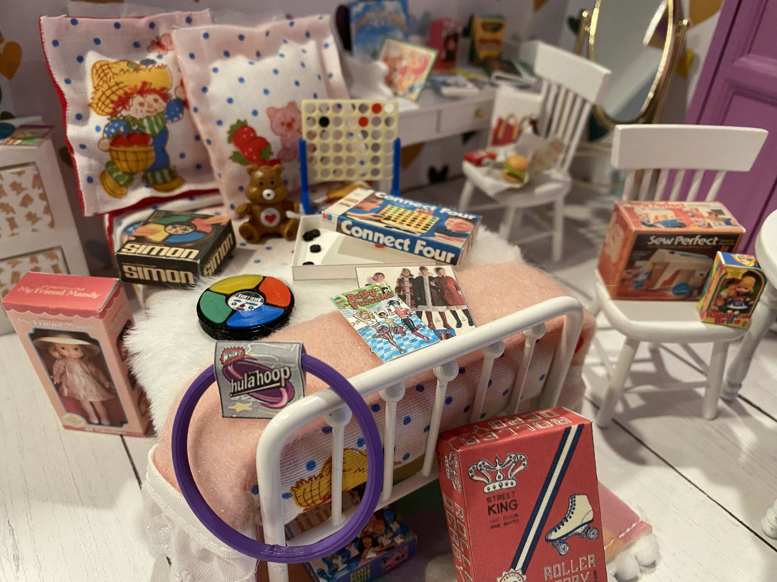 Miniature 1980 Dollhouse Decorations & Accessories, 1:12