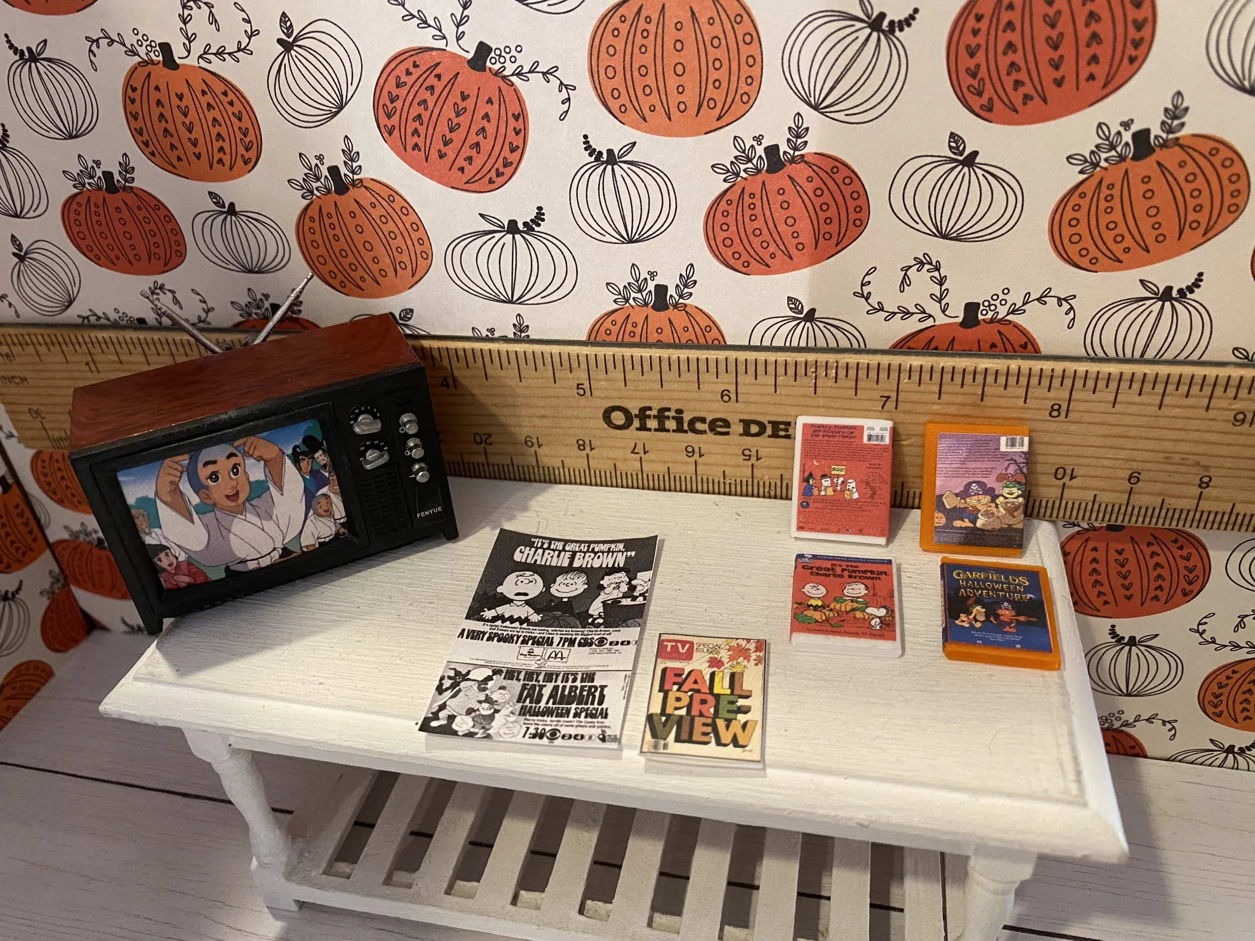 Miniature Retro TV, TV Guide and Ad, Great Pumpkin DVD, Garfield Halloween DVD, 1:12