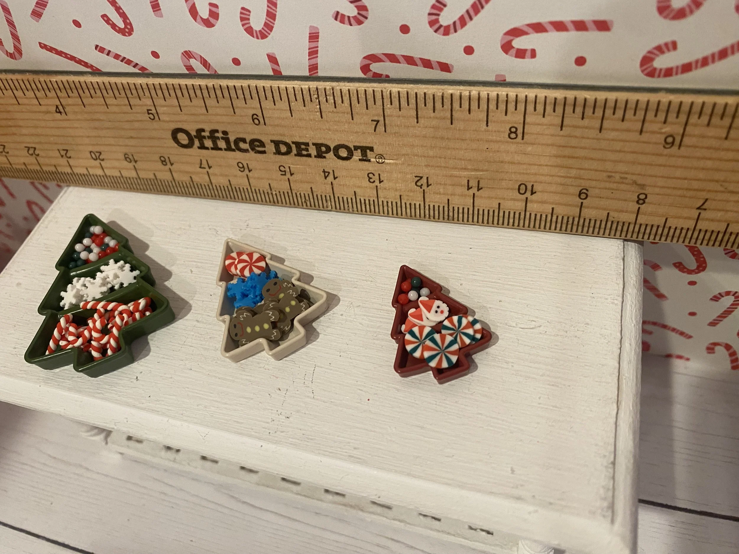 Miniature Christmas Tree Trays with Candy, 1:12