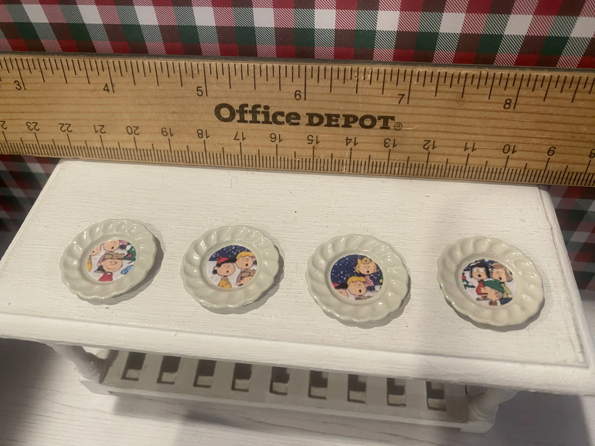 Miniature Christmas Peanuts Plates, Dollhouse Snoopy Dishes,